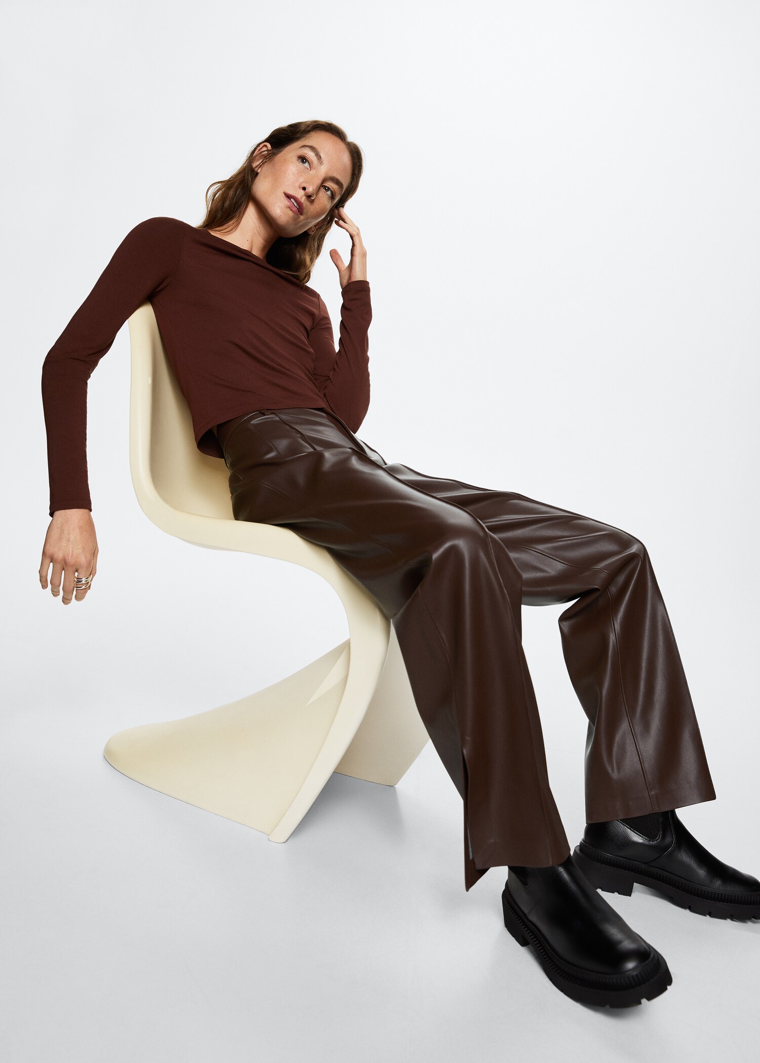 Leather-effect straight trousers - Details of the article 2