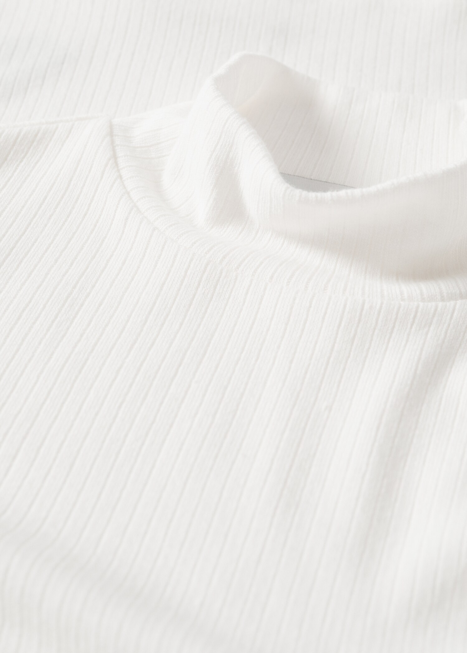 Ribbed long-sleeved t-shirt - Details of the article 8
