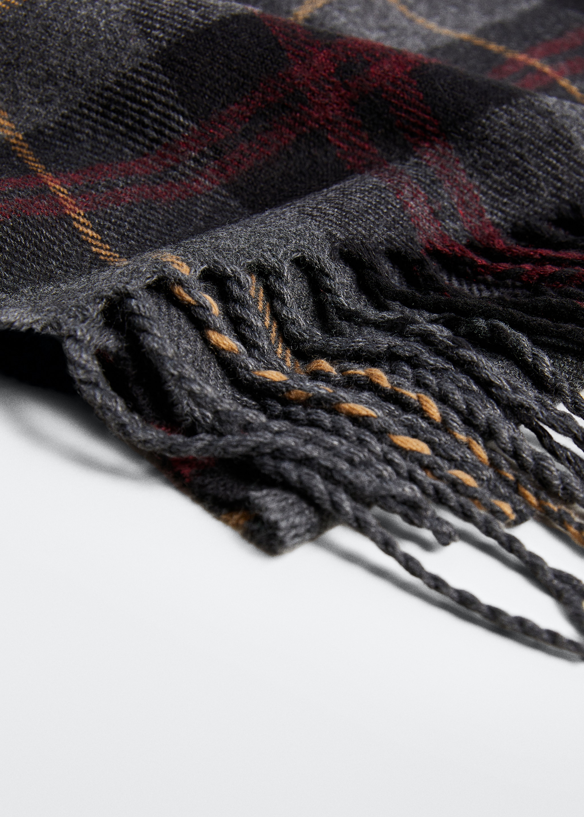 Fringed check scarf - Details of the article 2