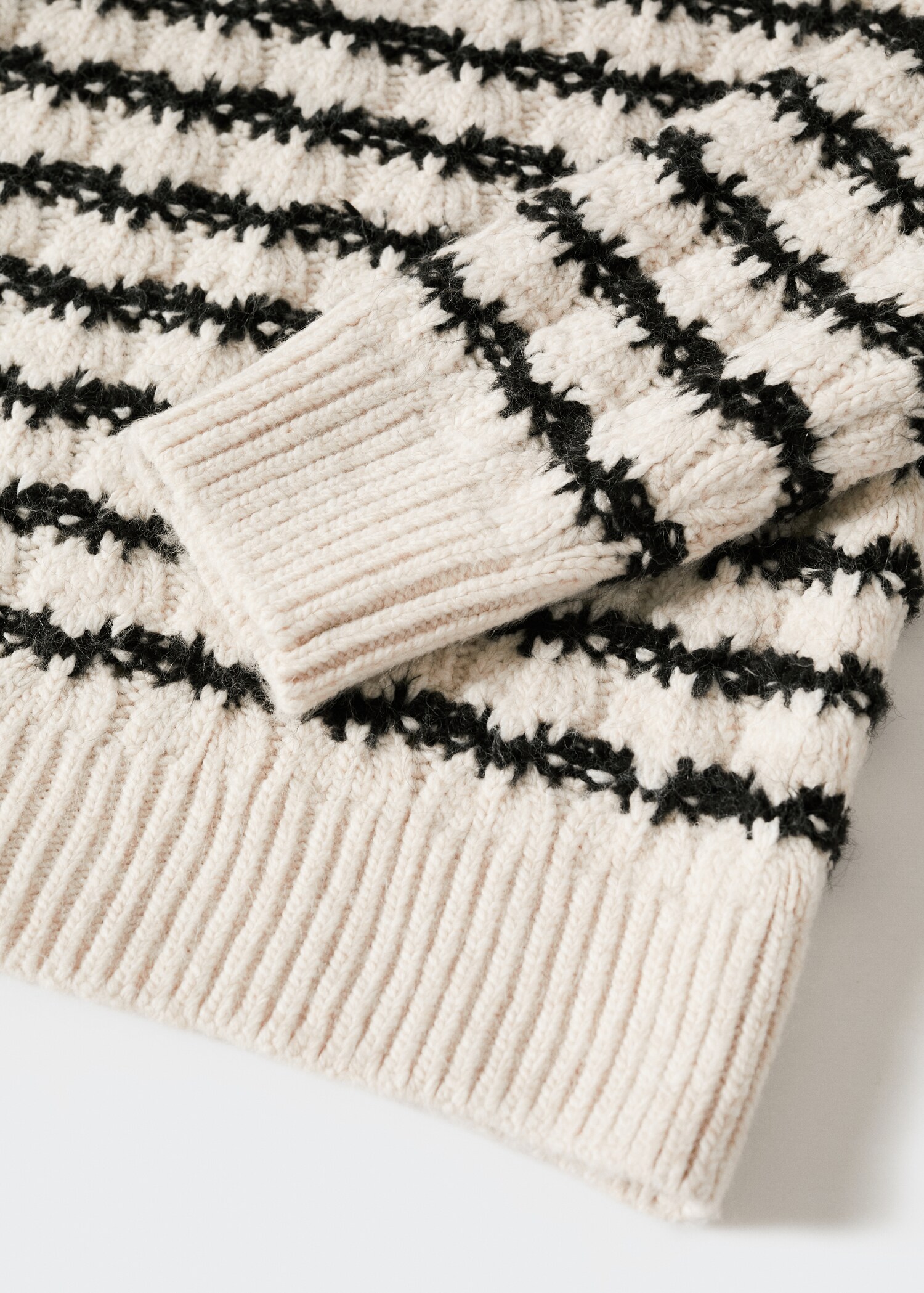 Streifenpullover mit Zopfmuster - Detail des Artikels 8