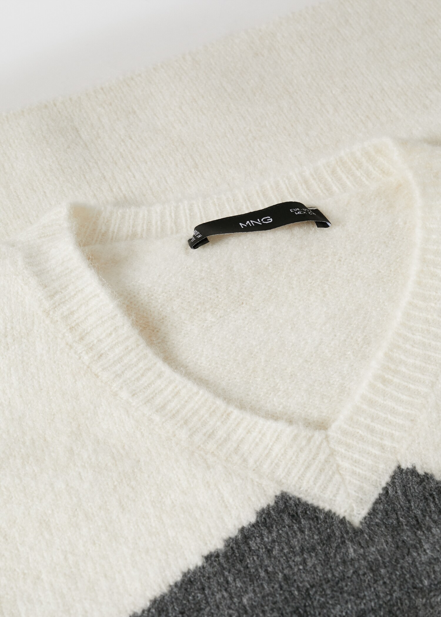 Pullover mit geometrischem Muster - Detail des Artikels 8