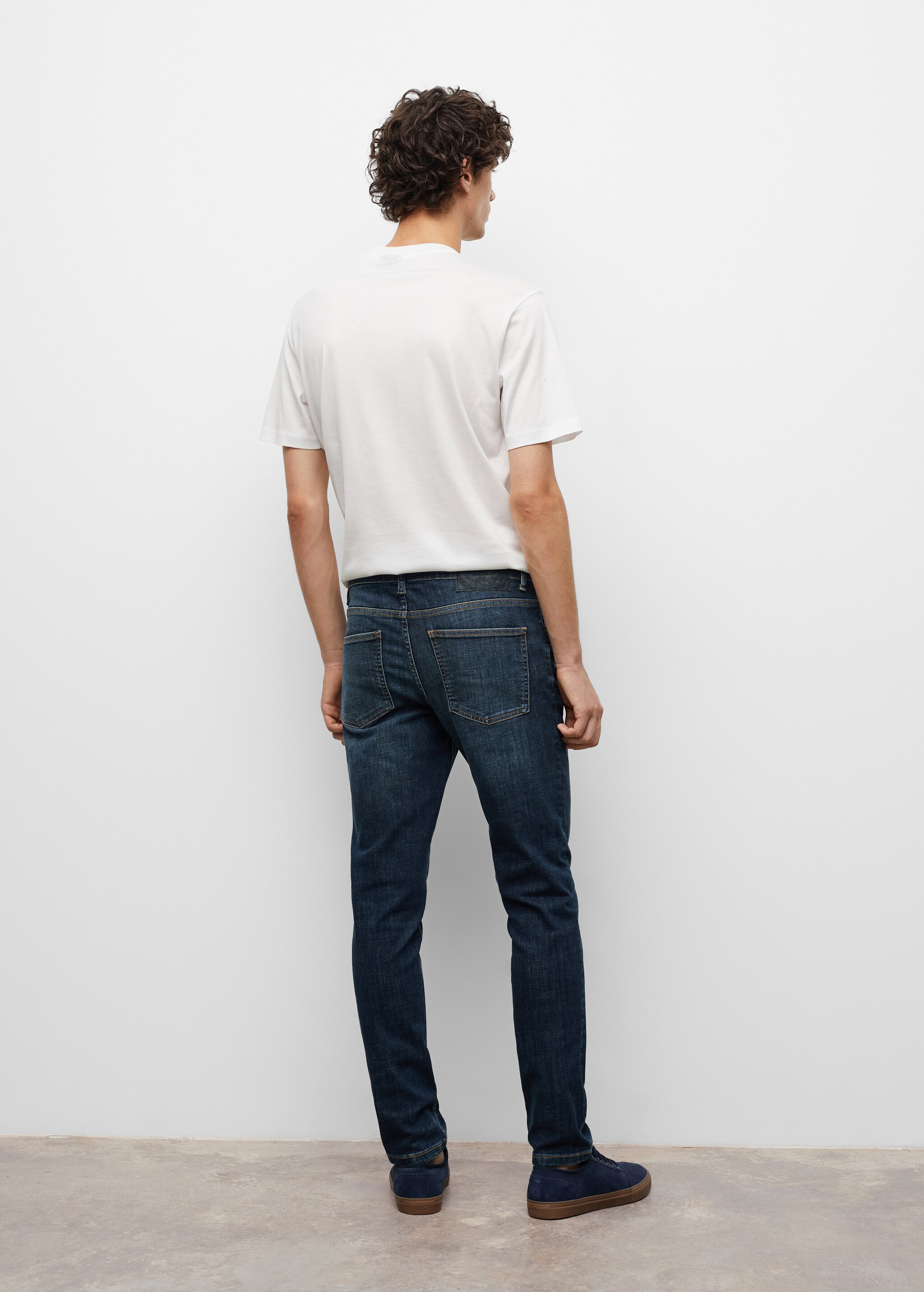 Slim-fit medium-wash jeans - Reverse of the article