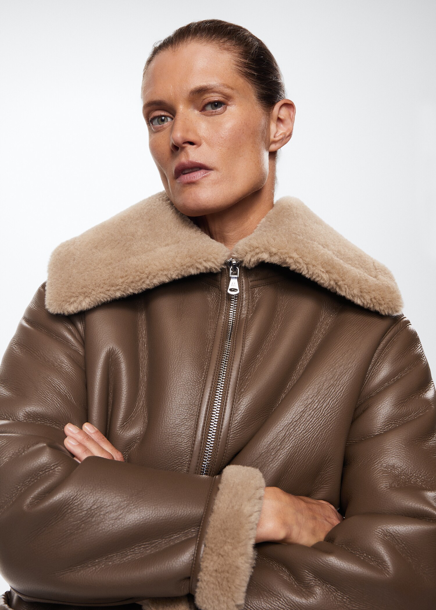 Coat with shearling-effect lining - Details of the article 1