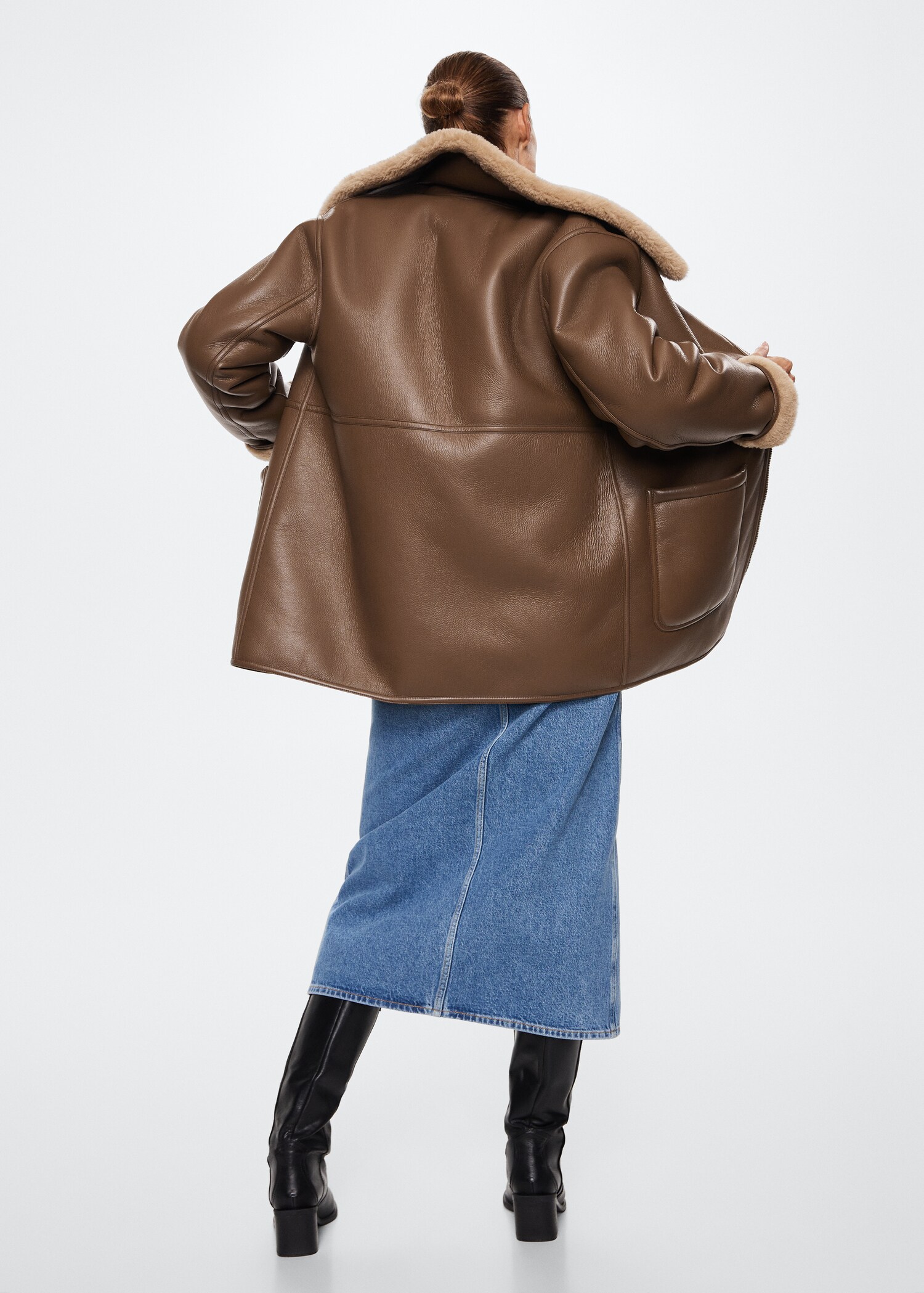 Coat with shearling-effect lining - Reverse of the article