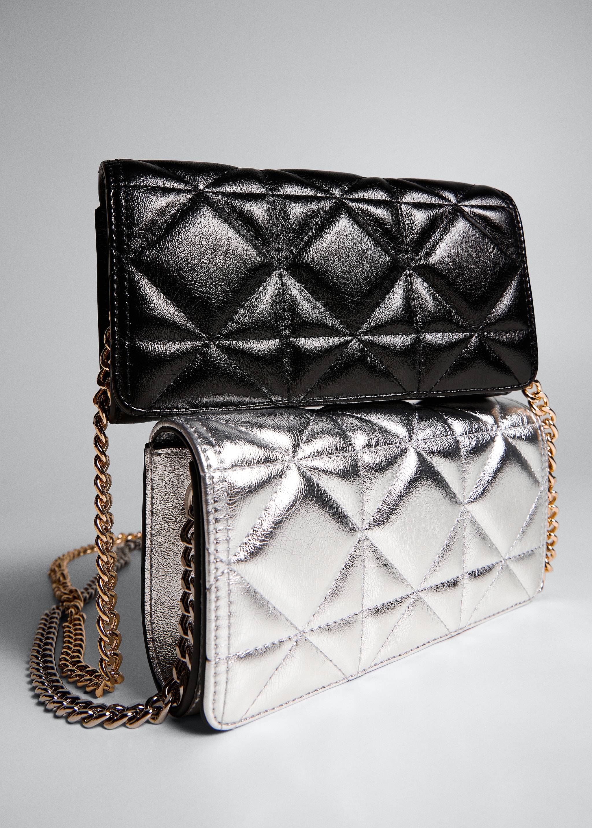 Quilted bag with chain handle - Details of the article 5