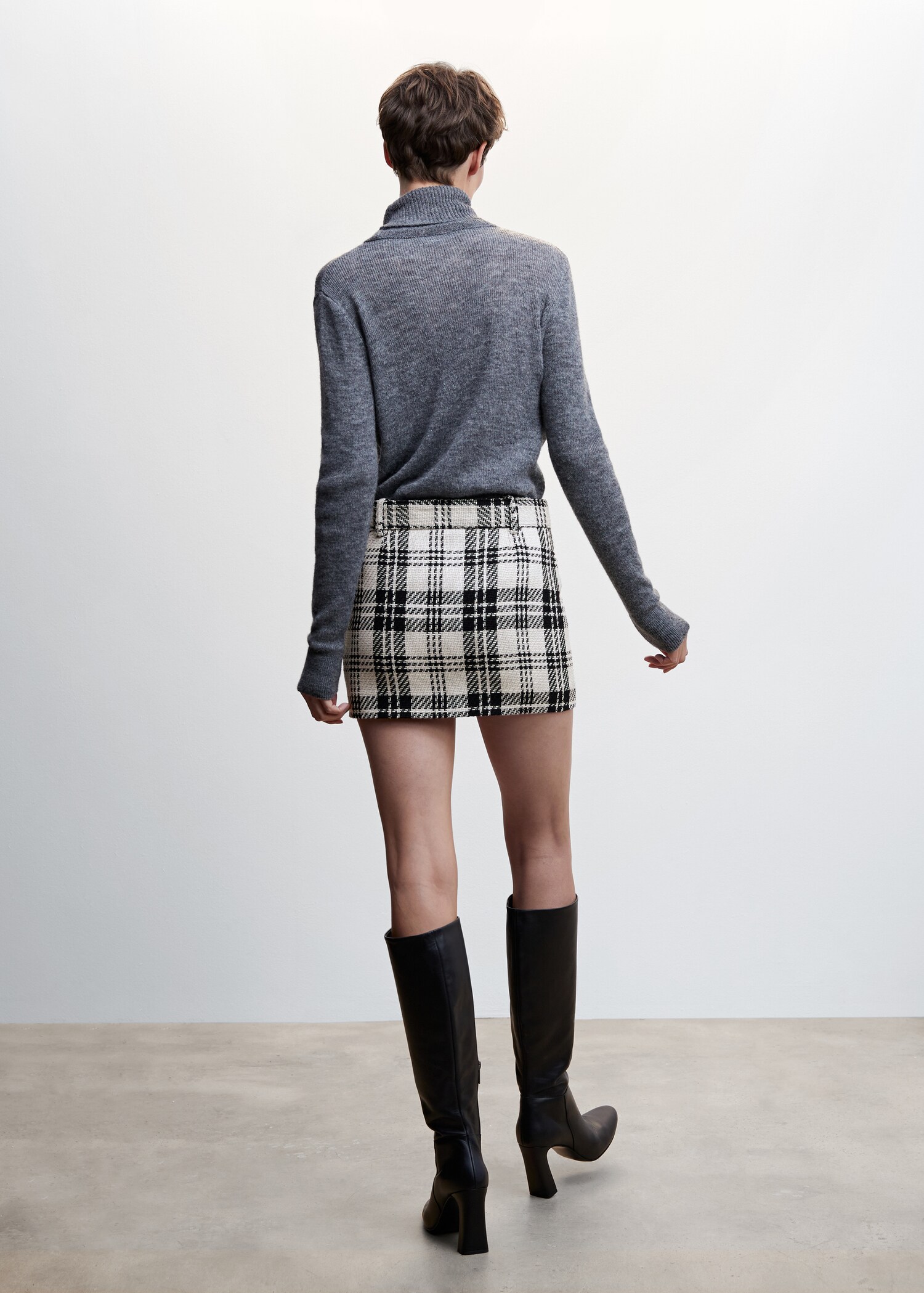 Skirt with safety pin detail - Reverse of the article