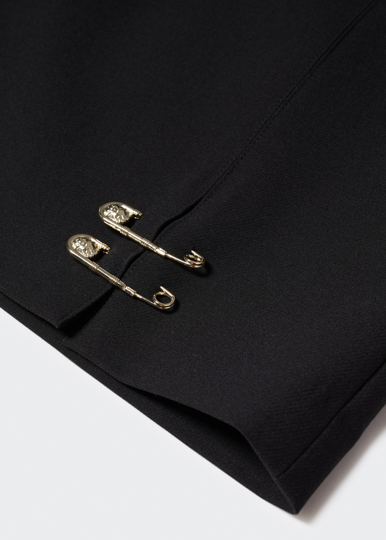 Skirt with safety pin detail - Details of the article 8