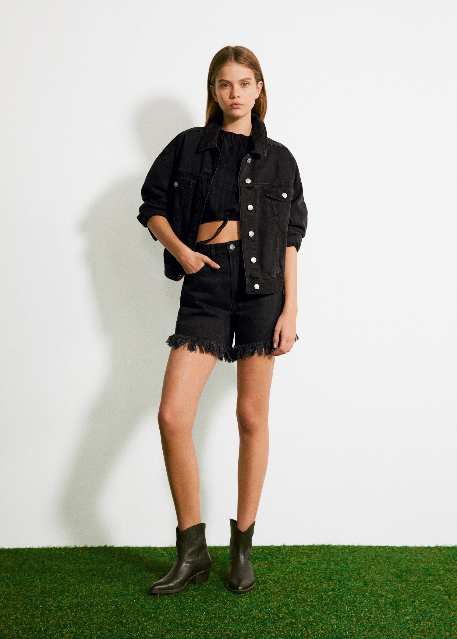 Frayed denim shorts - Details of the article 6