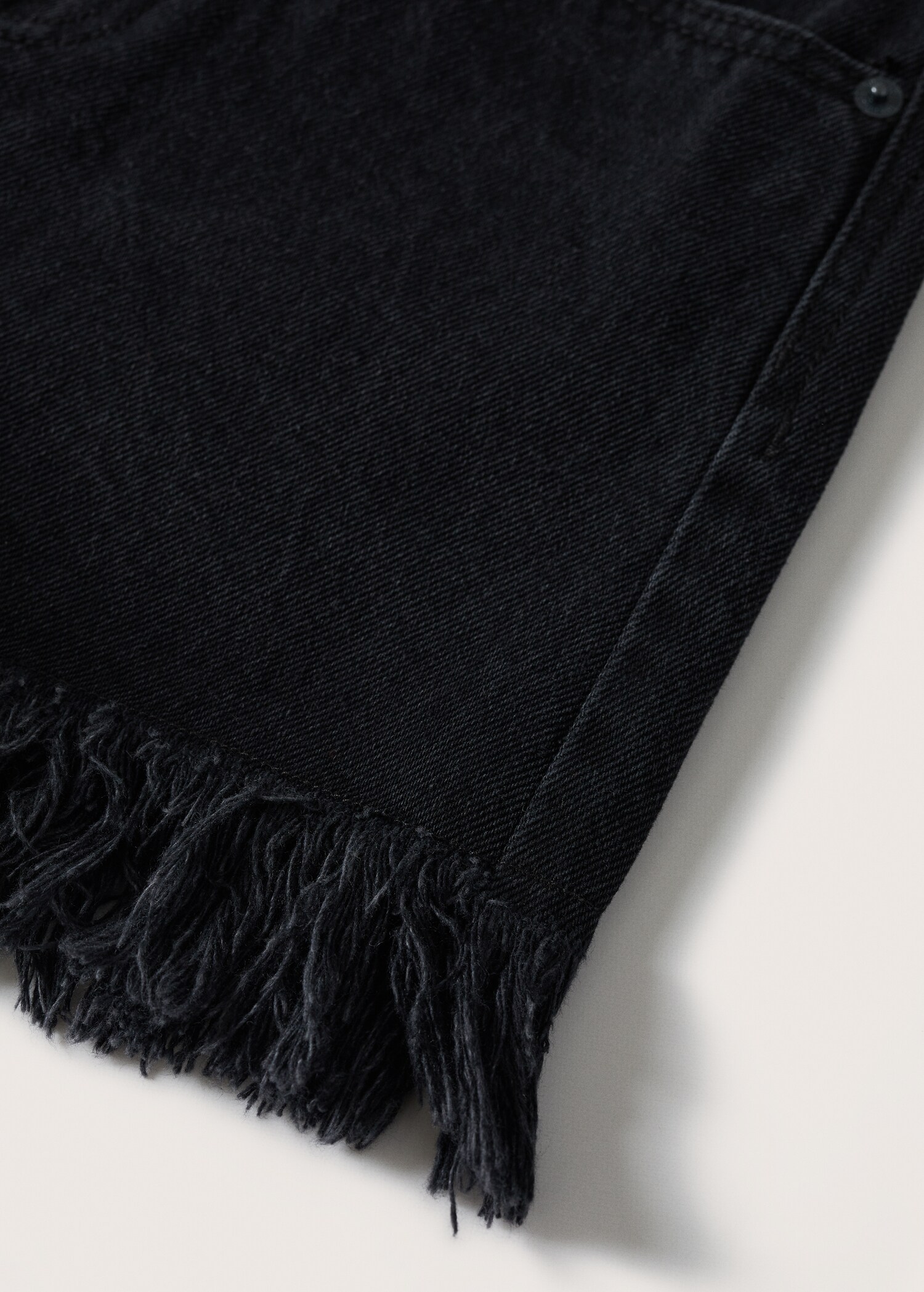 Frayed denim shorts - Details of the article 8