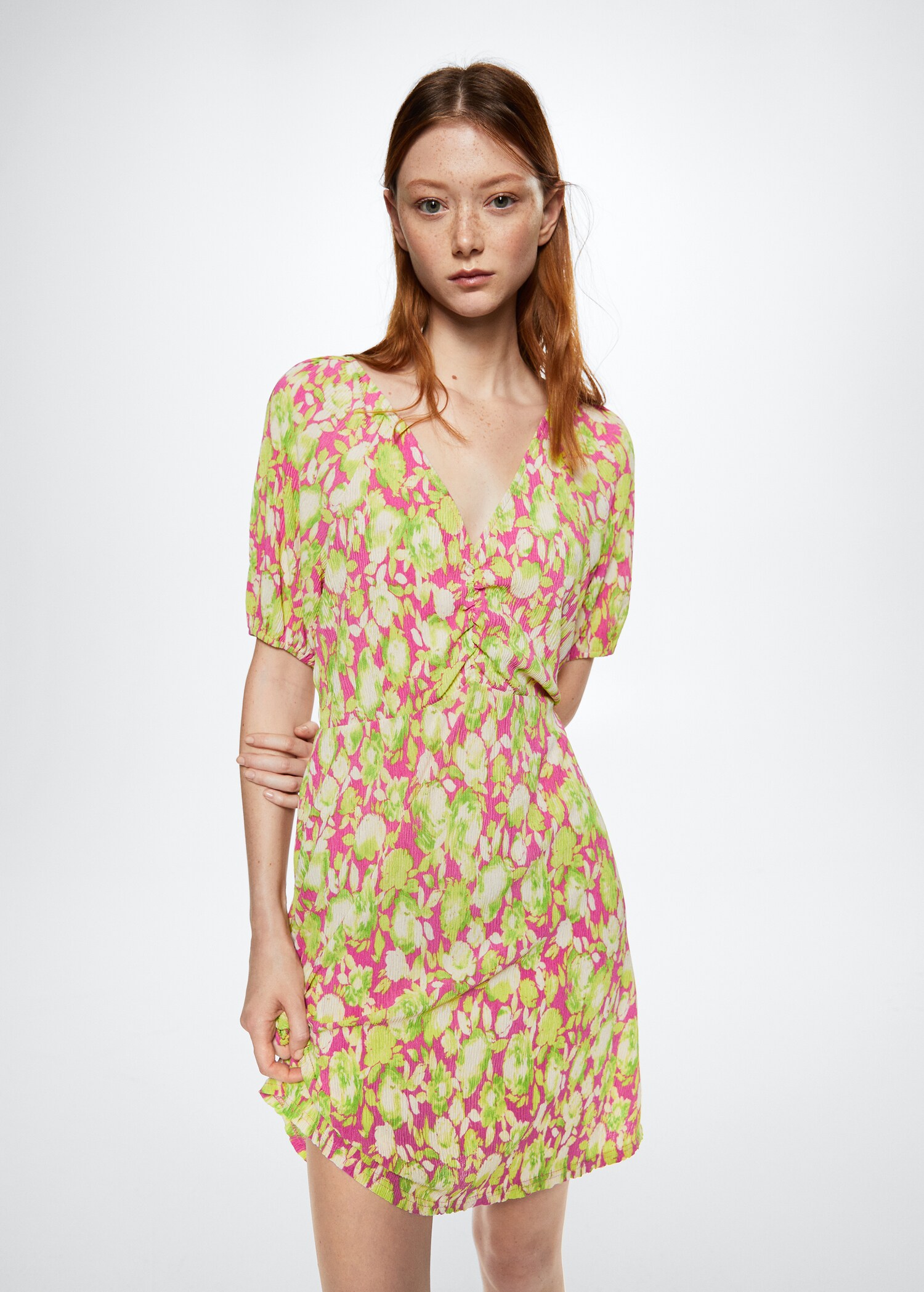 Robe à fleurs - Plan moyen