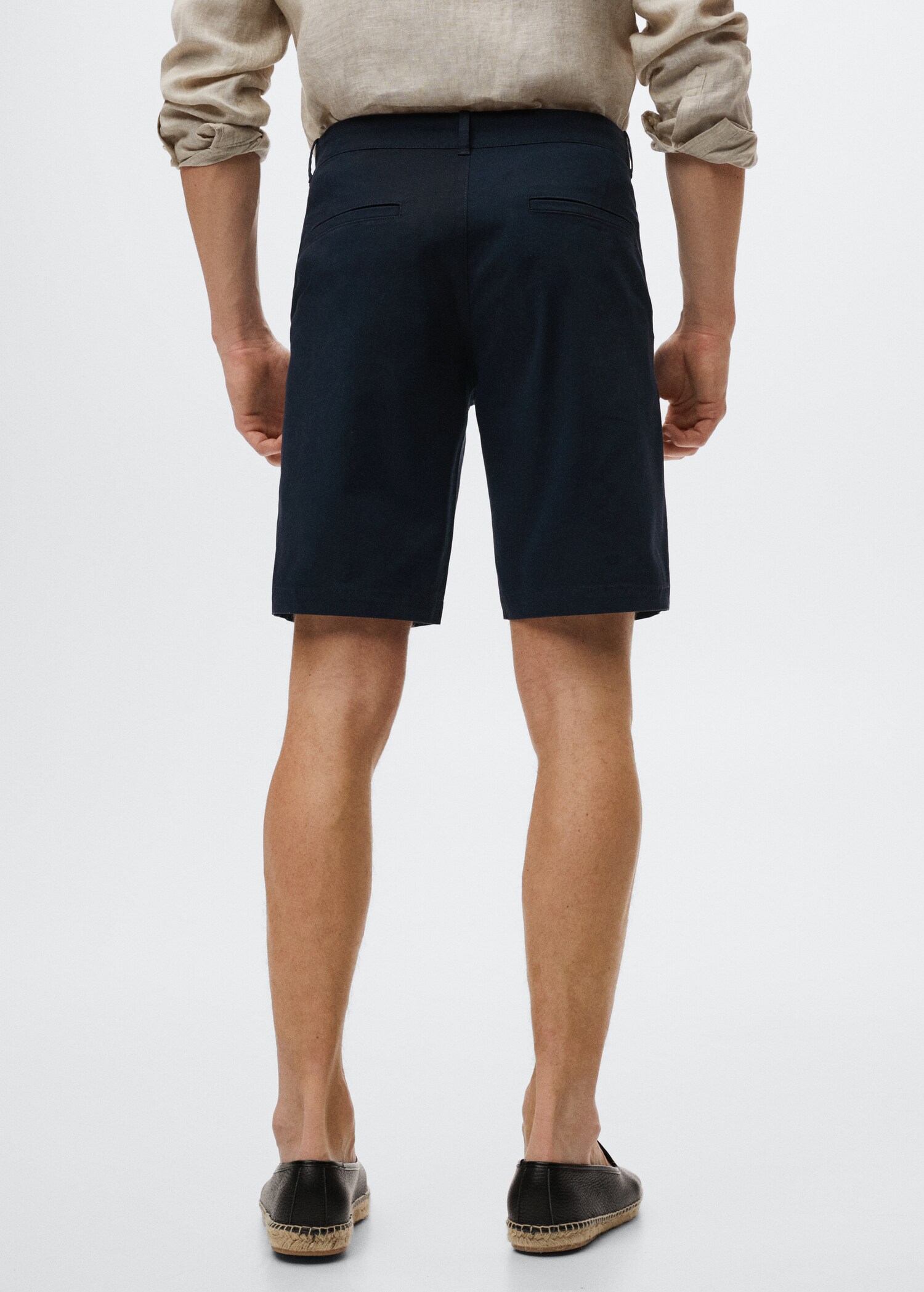 Katoenen chino slim-fit bermuda - Achterkant van het artikel