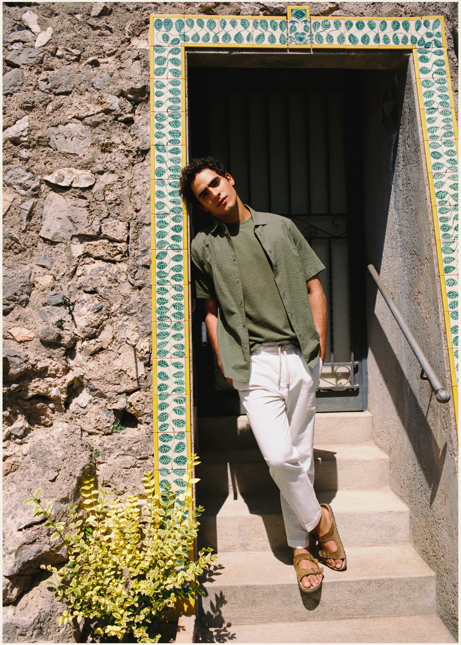 Relaxed linen trousers - Details of the article 5