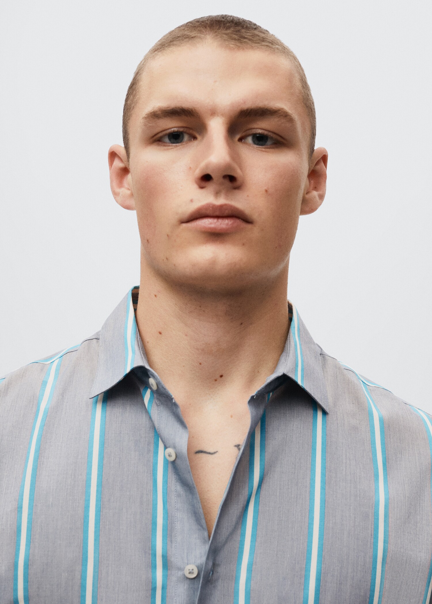 Slim fit striped cotton shirt - Details of the article 1