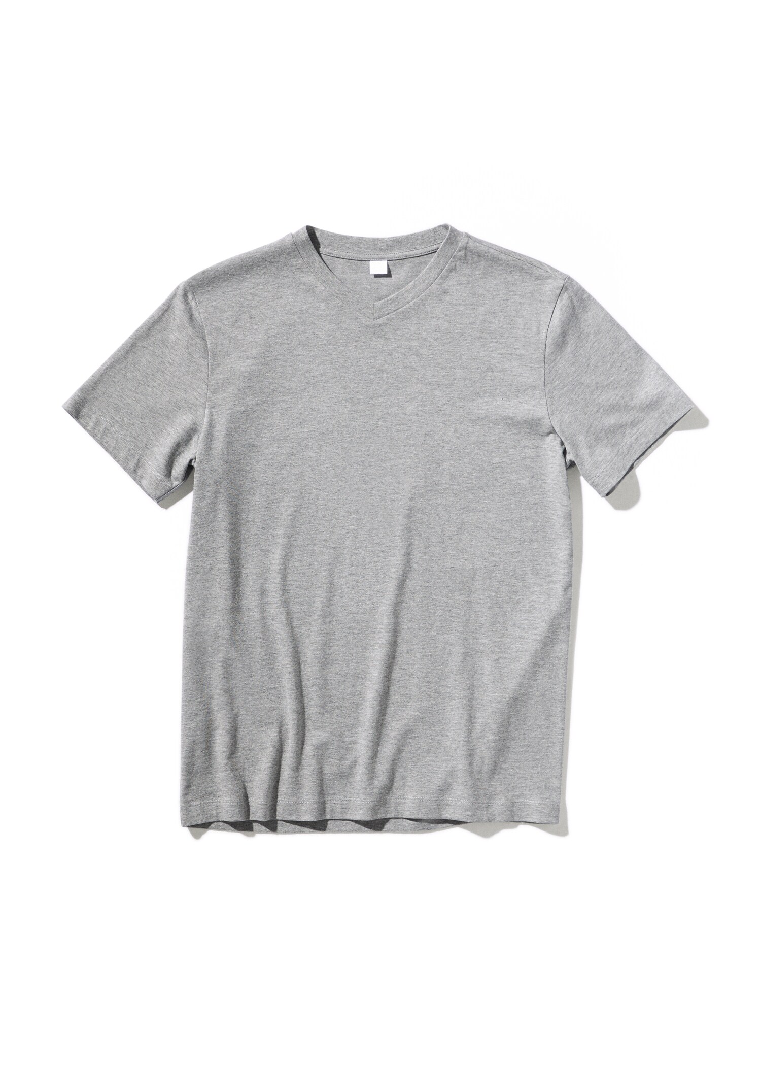 Basic V-neck t-shirt - Details of the article 9