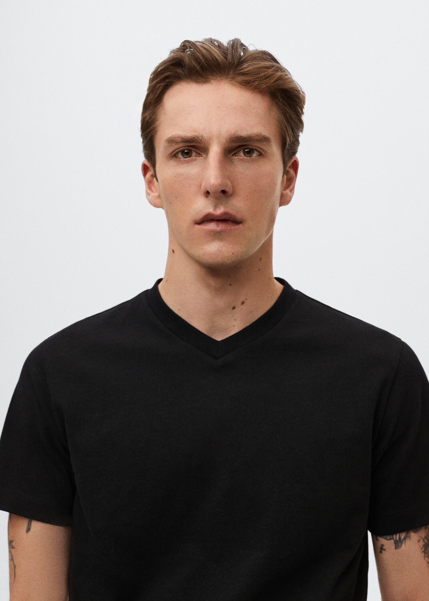 T-shirt basic collo a V - Dettaglio dell'articolo 1