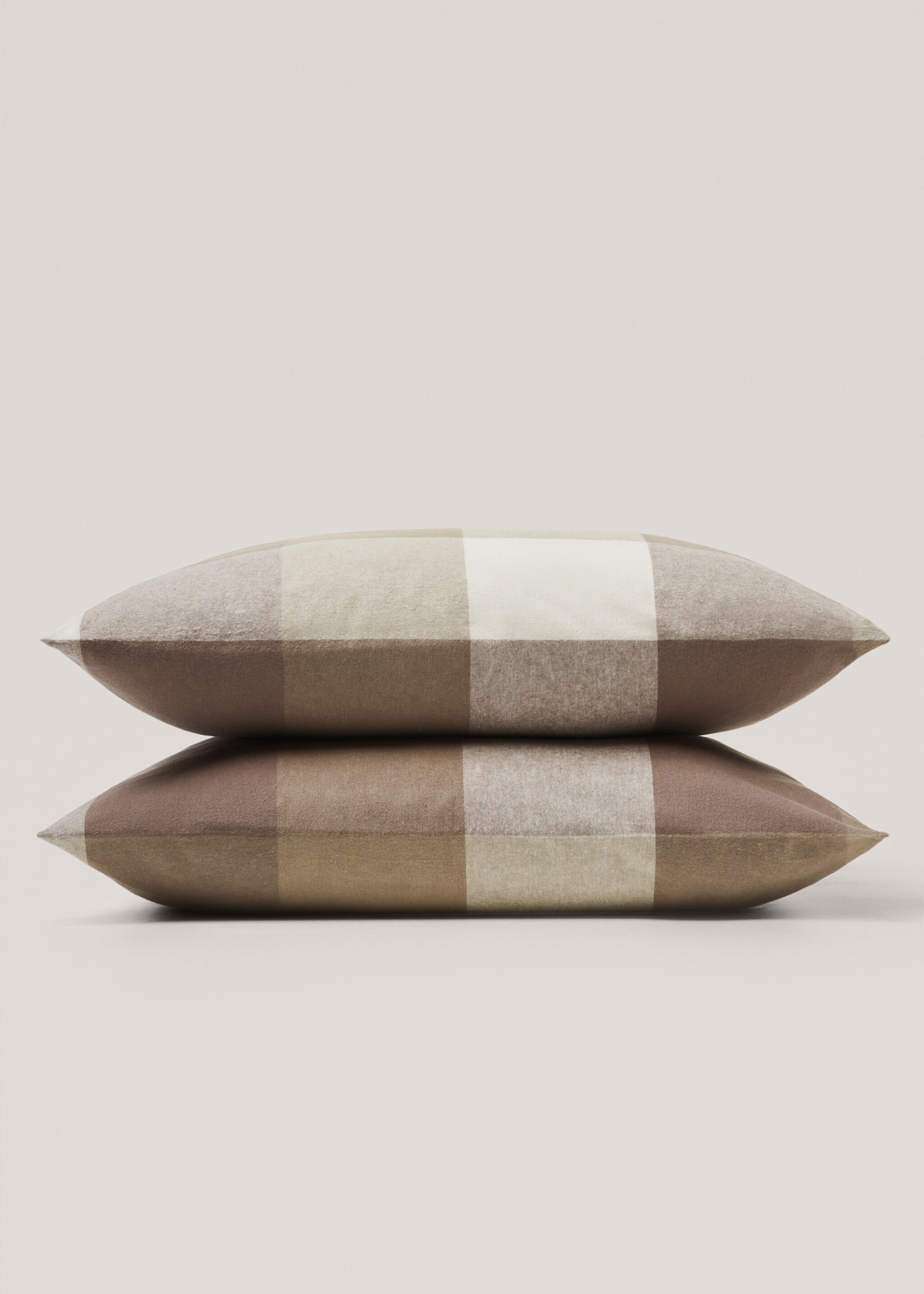 Housse de coussin flanelle carreaux 60x60 cm (Lot de deux) - Plan moyen, Marron. Ref: 37041305-00.