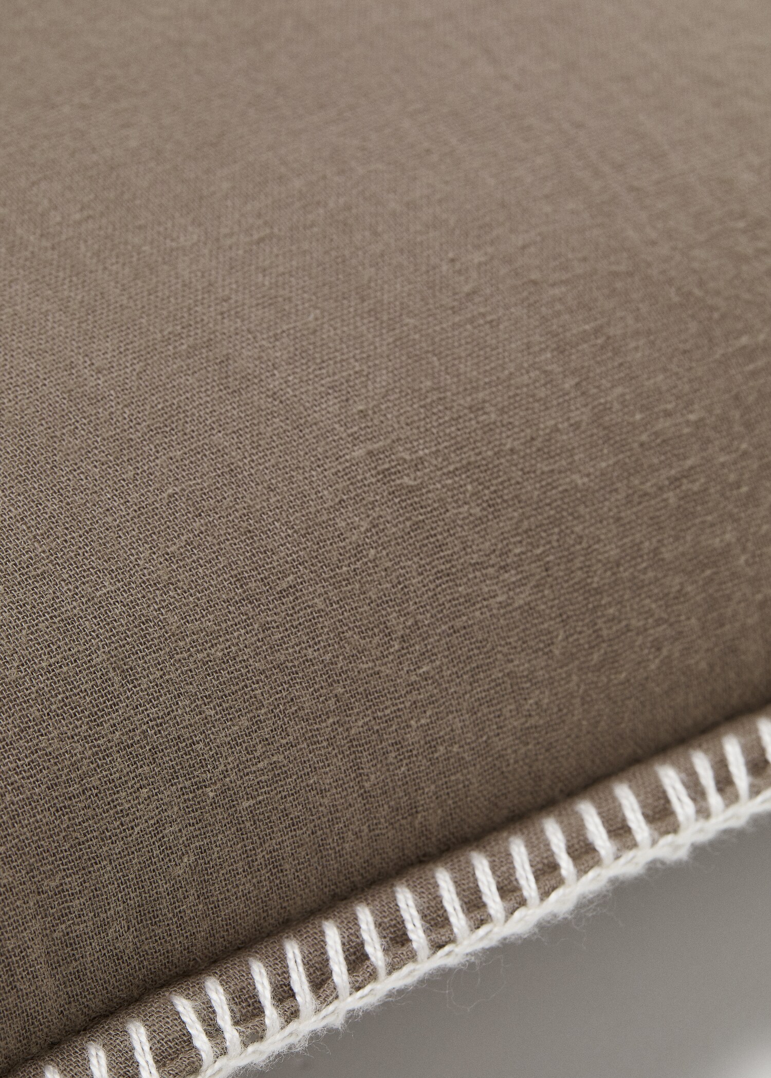 Contrast stitch cushion 30x30cm - Medium plane