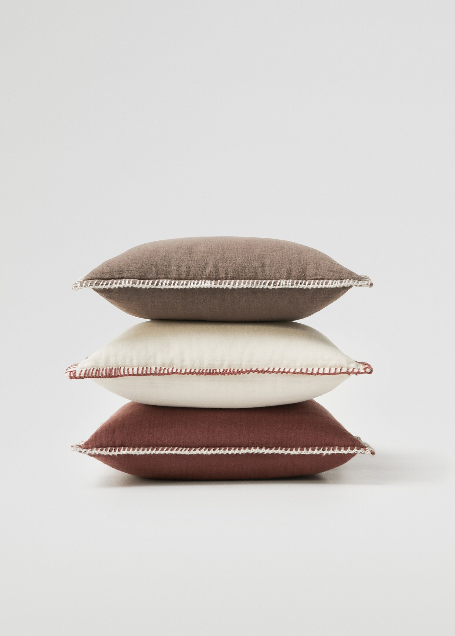 Contrast stitch cushion 30x30cm - Details of the article 5