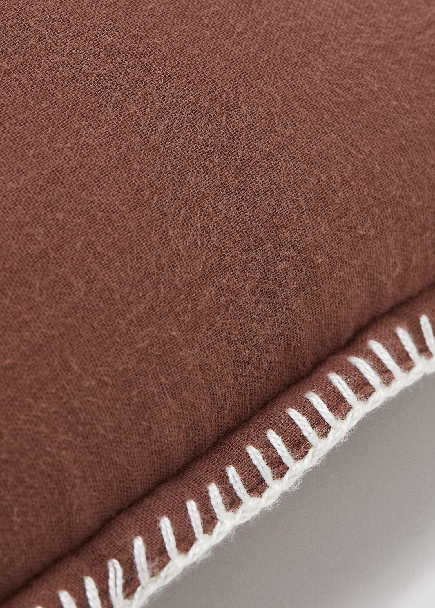 Contrast stitch cushion 30x30cm - Medium plane