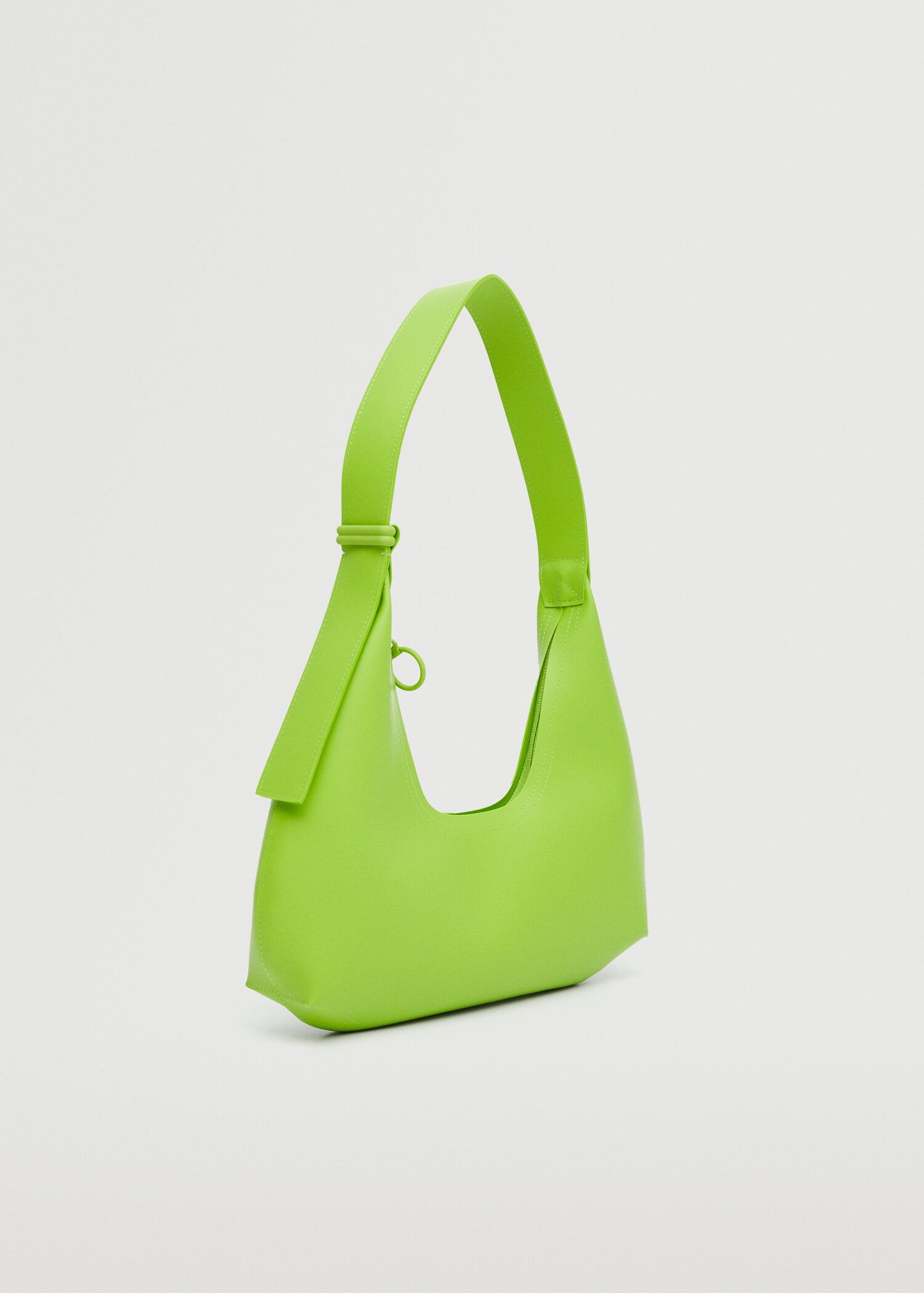 Sac porté épaule fluo - Plan moyen