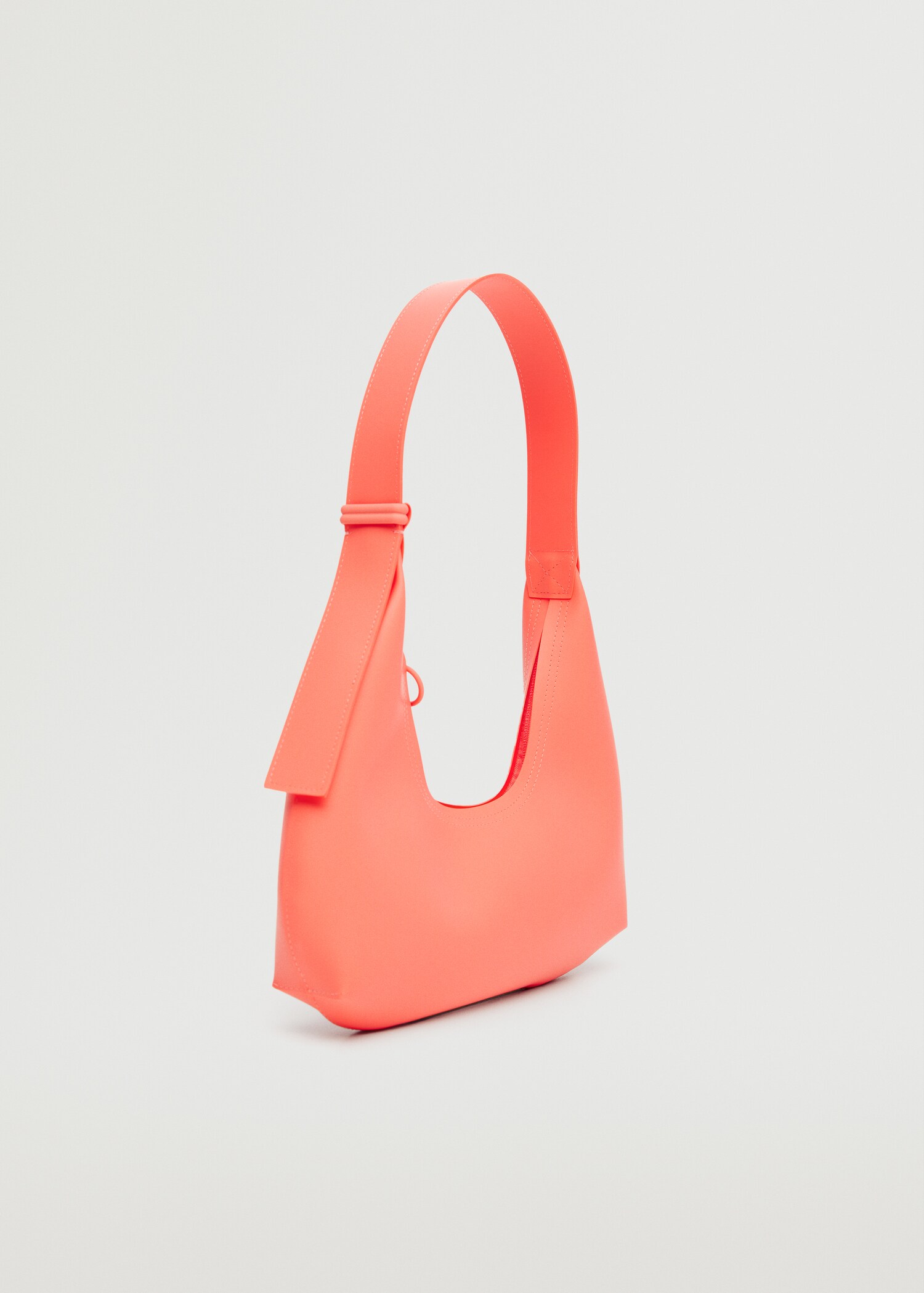 Sac porté épaule fluo - Plan moyen