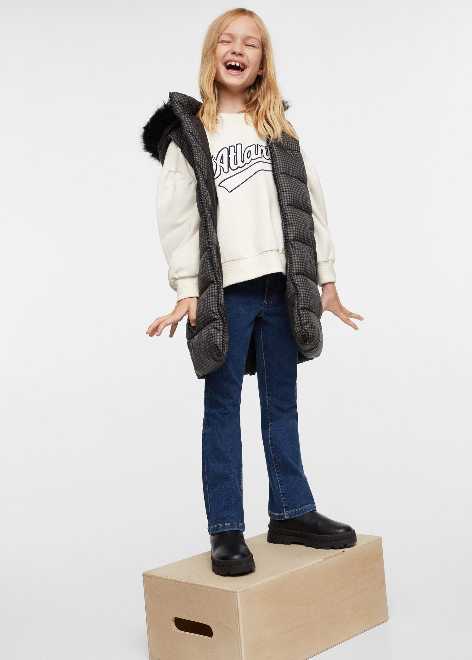 Quilted gilet with fur-effect hood - Details of the article 2