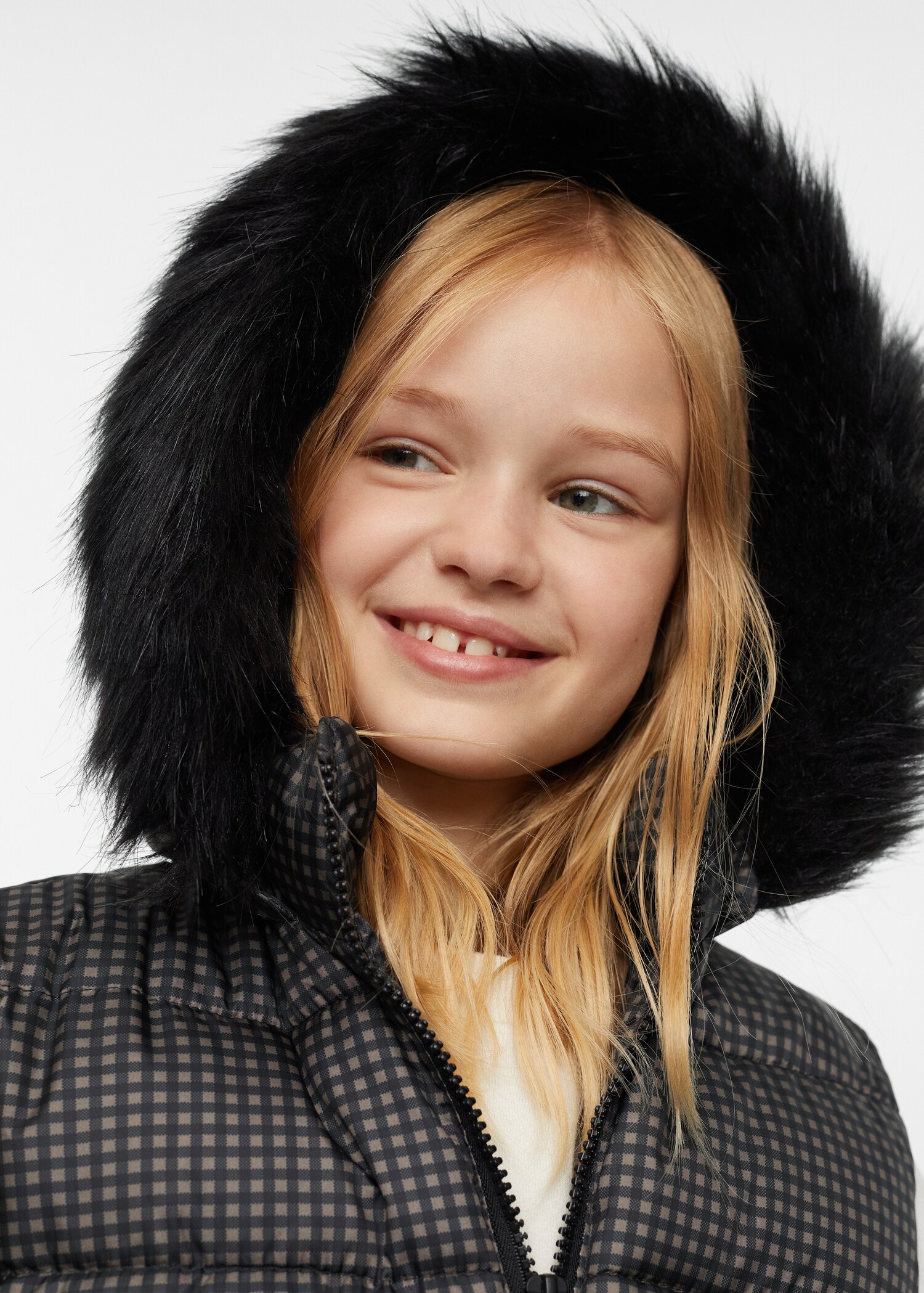 Quilted gilet with fur-effect hood - Details of the article 4