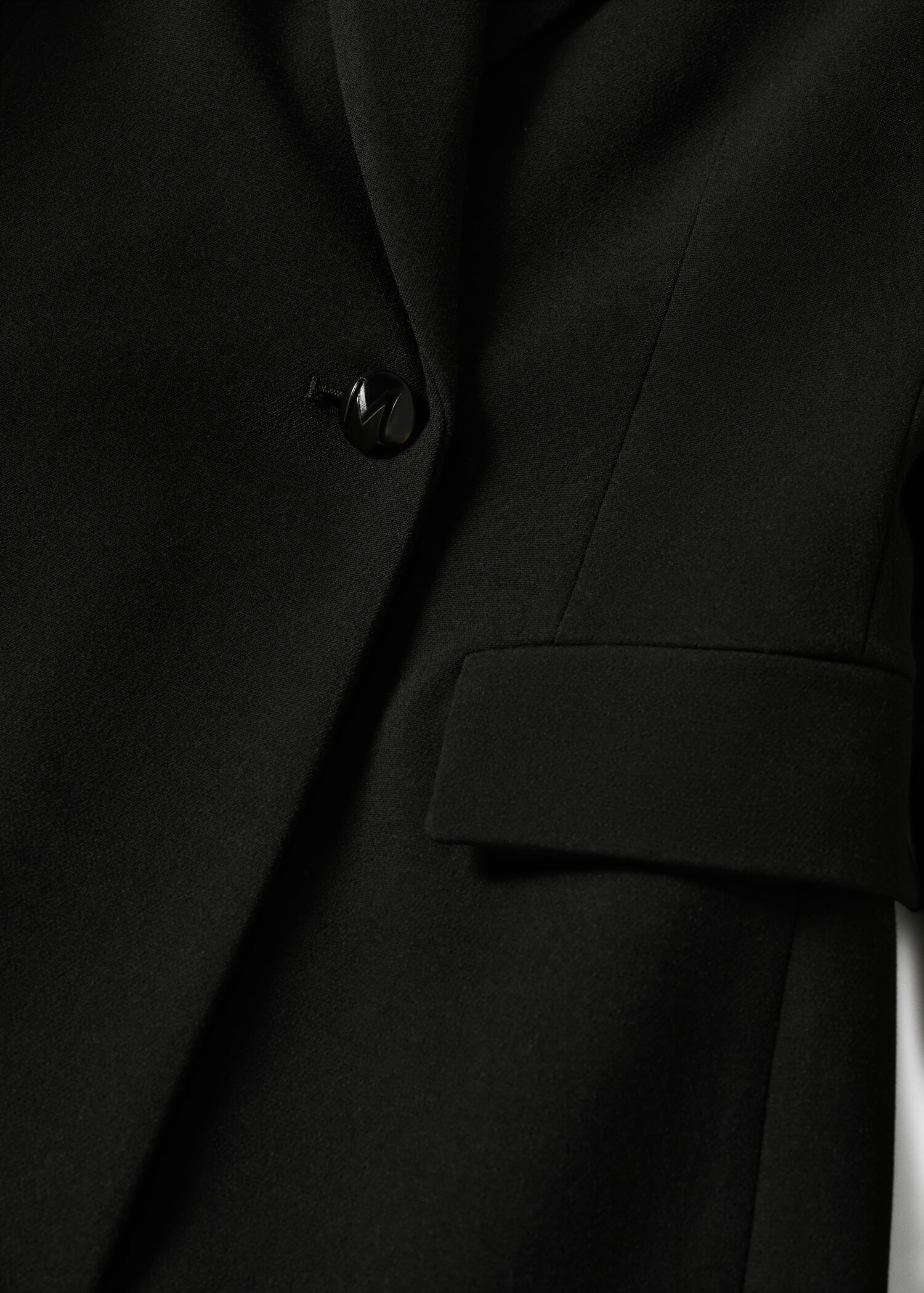 Fitted double-breasted coat - Details of the article 8