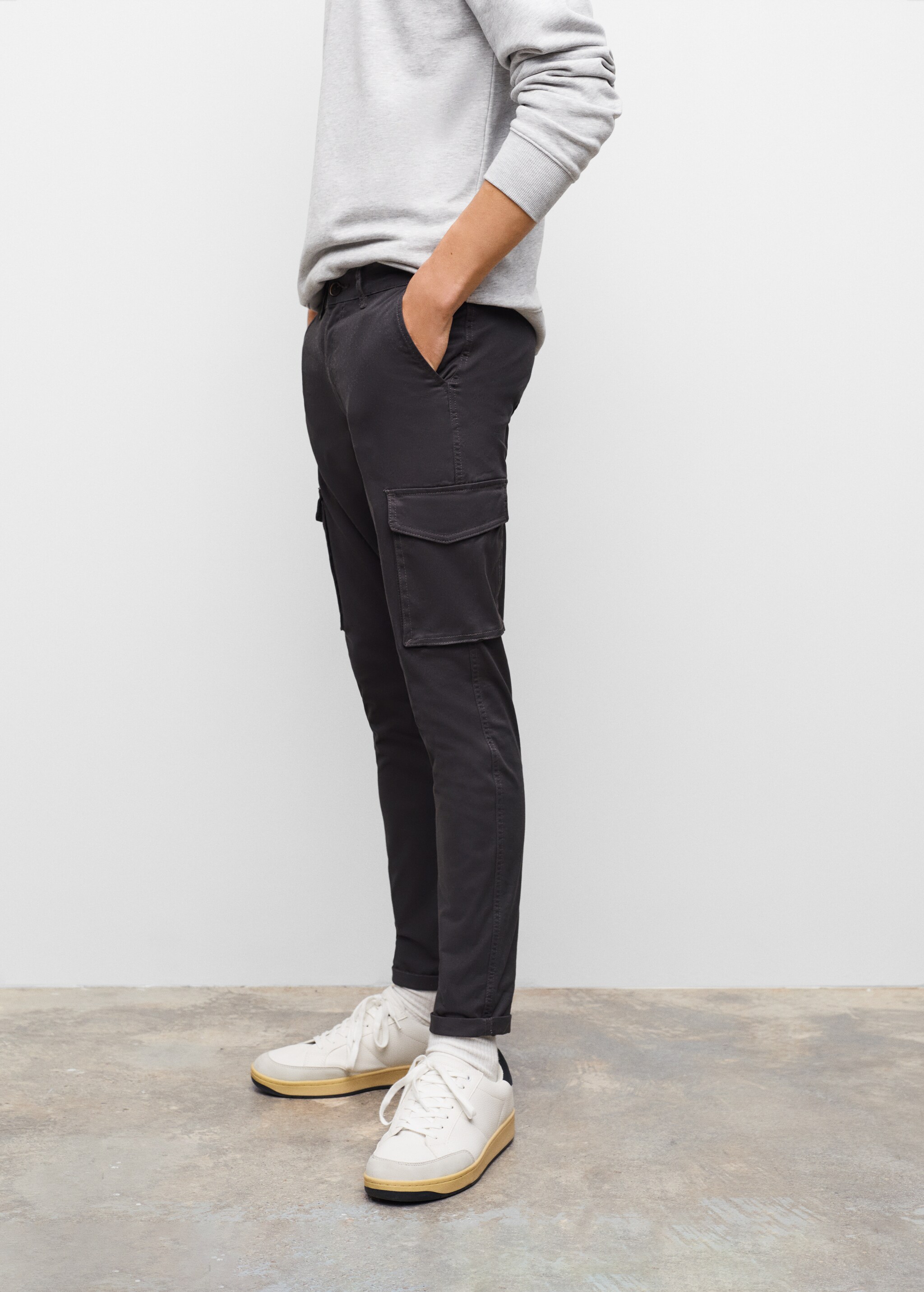 Cotton cargo trousers - Details of the article 2