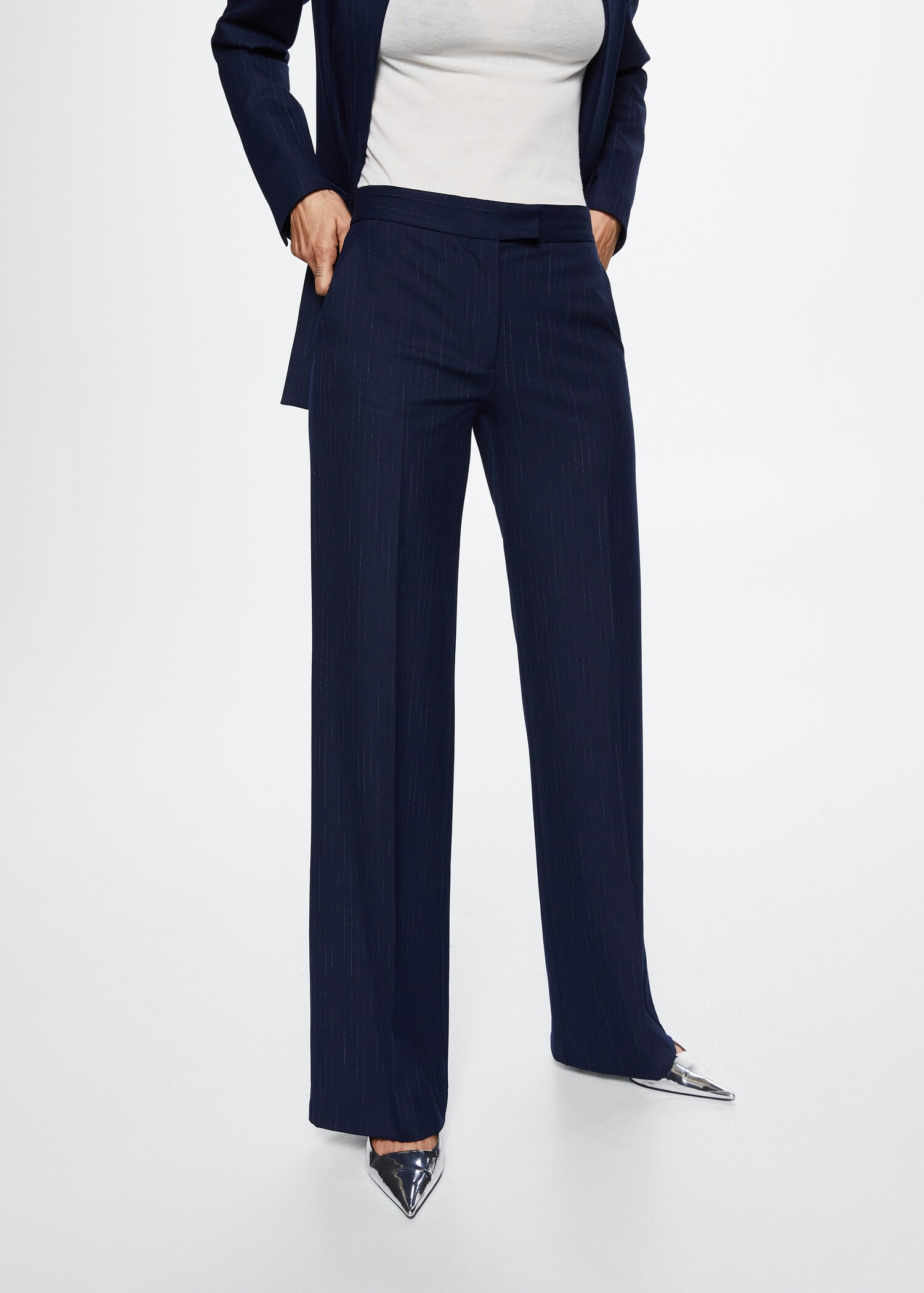 Pantalon de costume fines rayures - Plan moyen
