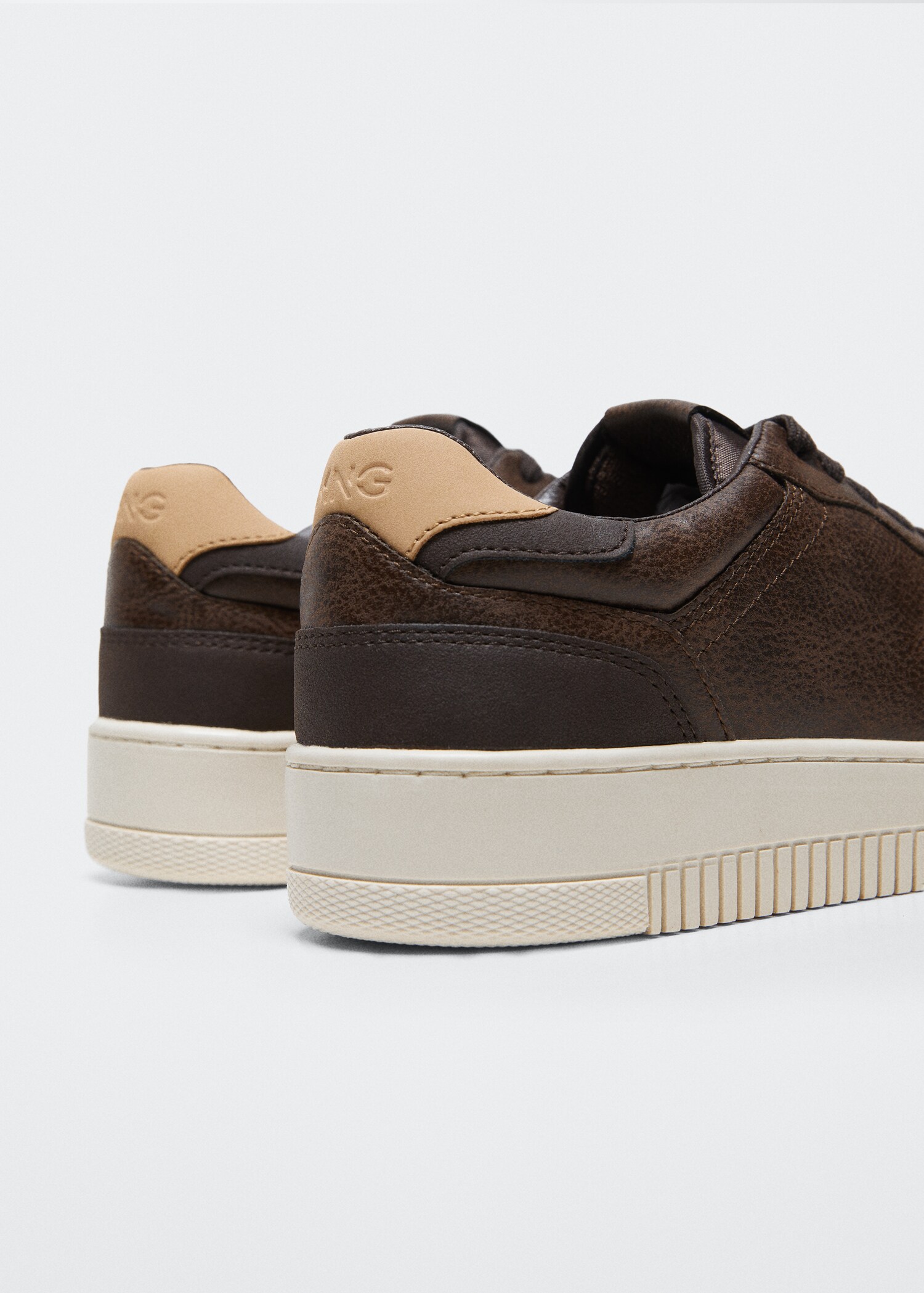 Leather-effect trainers - Details of the article 2