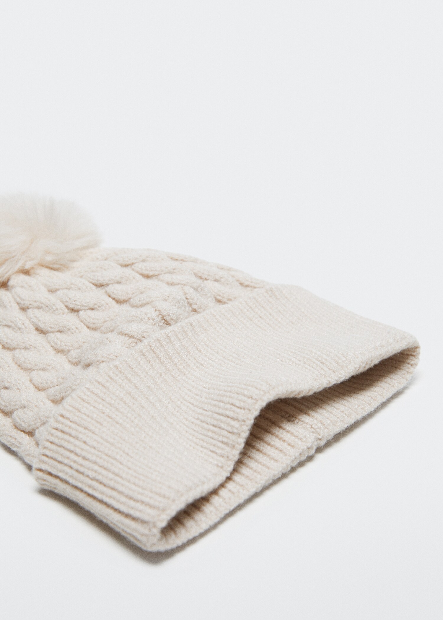 Knitted braided hat - Medium plane