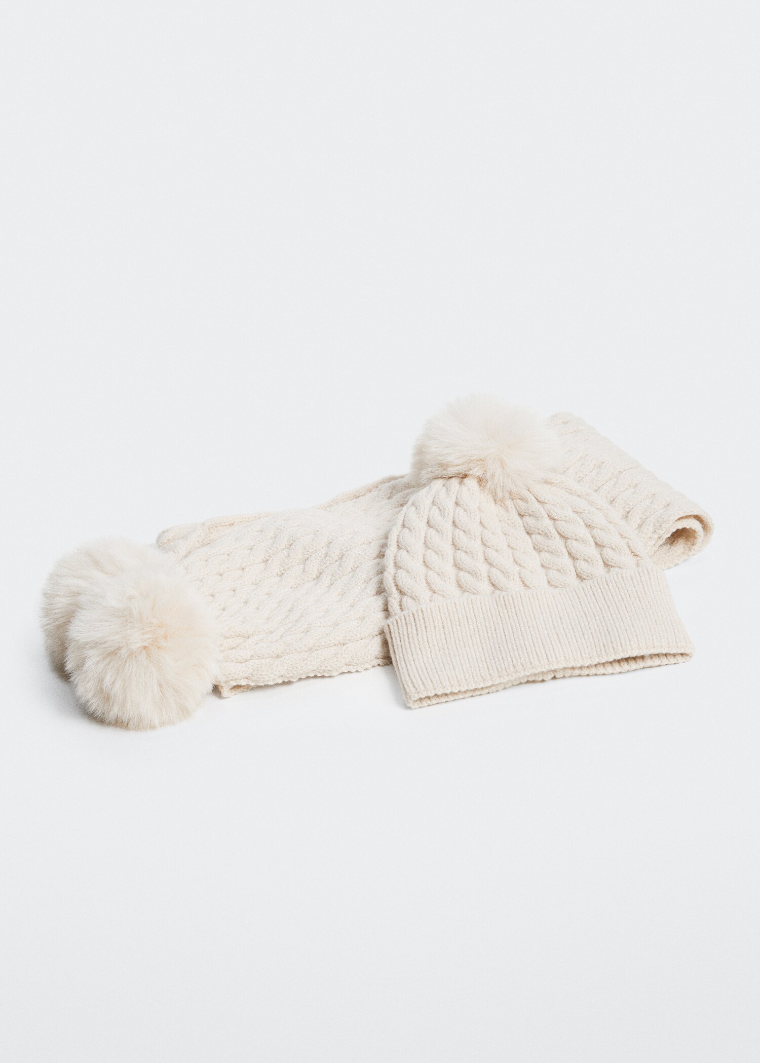 Knitted braided hat - Details of the article 3