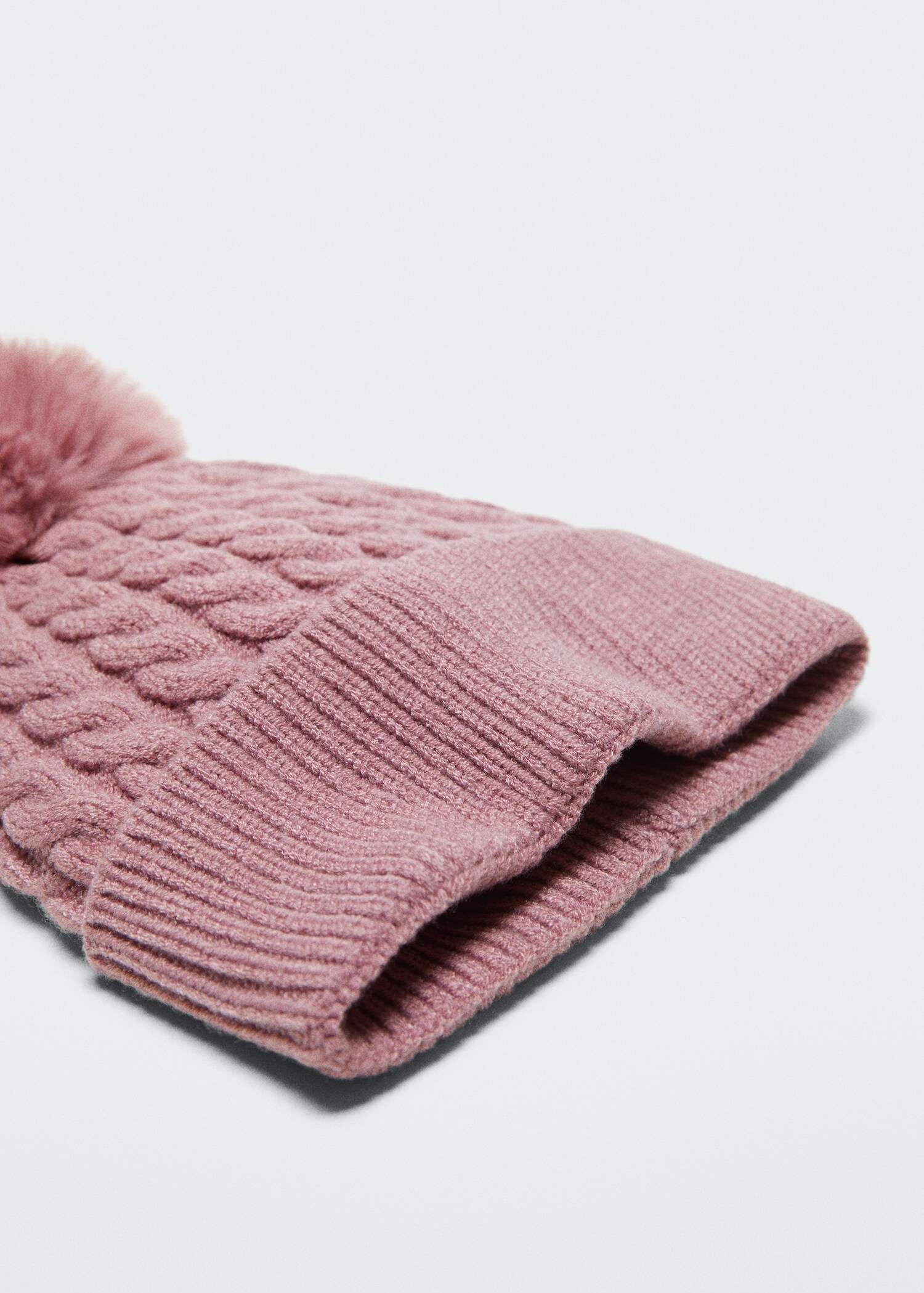 Knitted braided hat - Details of the article 2