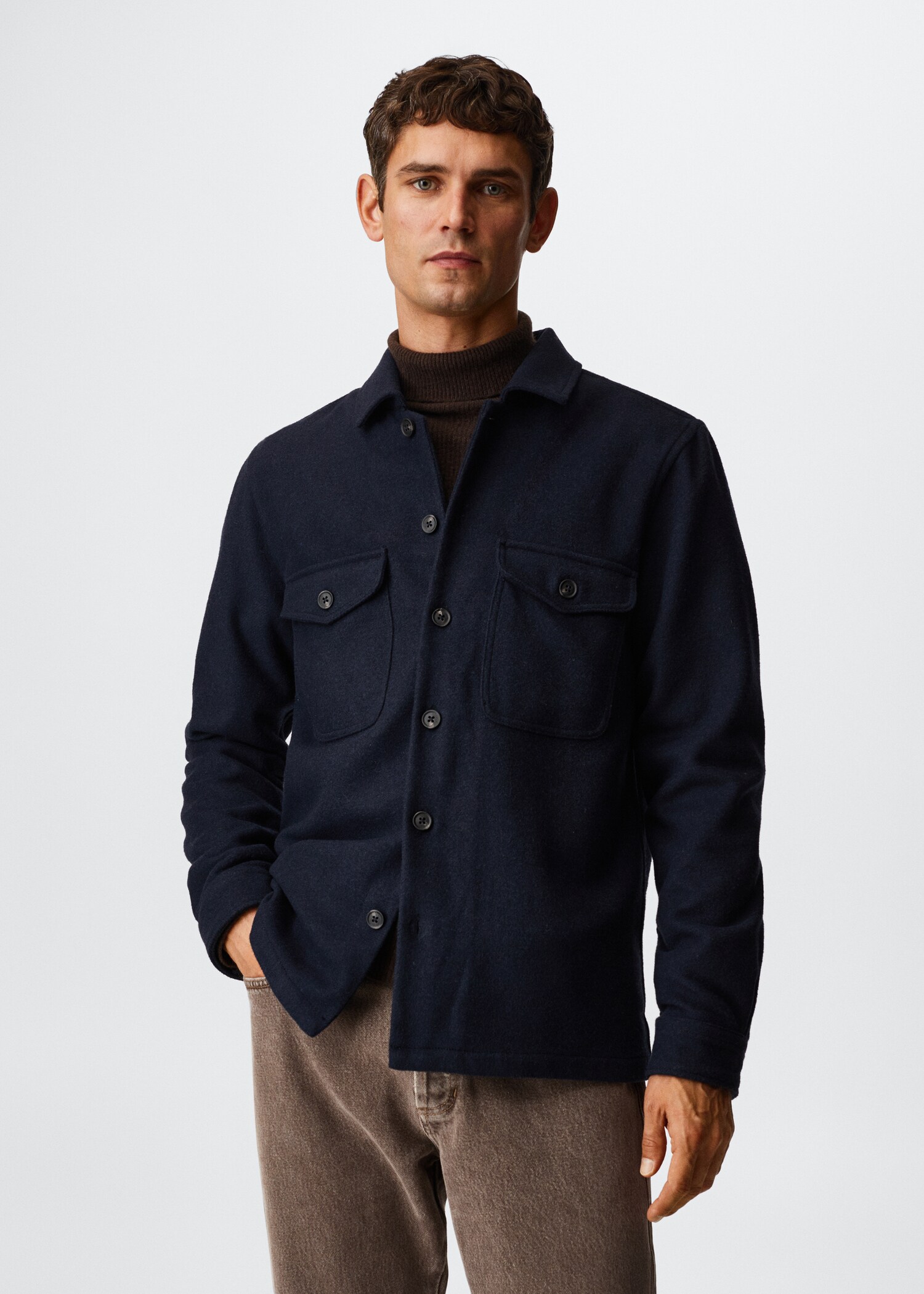 Surchemise texture poches - Plan moyen