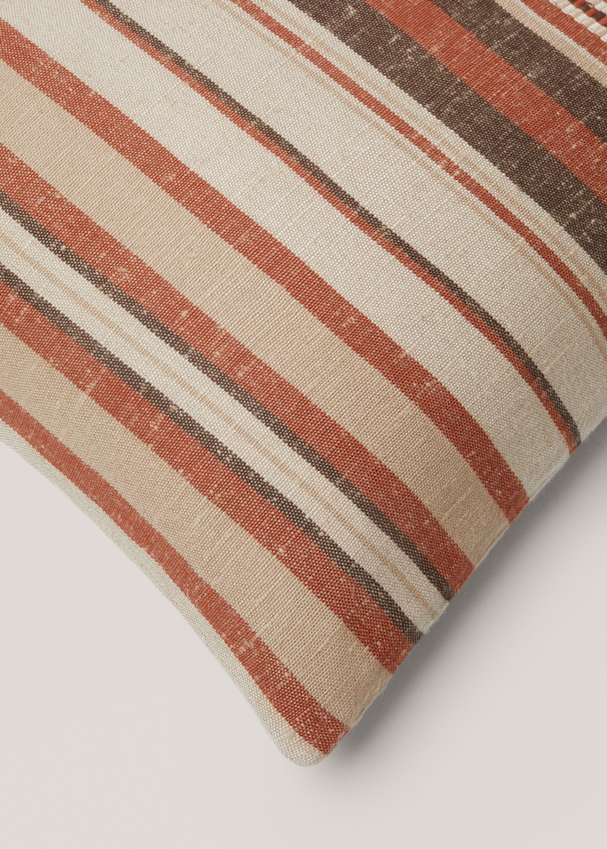 Gestreepte linnen kussenhoes 45x45 cm - Detail van het artikel 4, Open beige. Ref: 37047711-00.