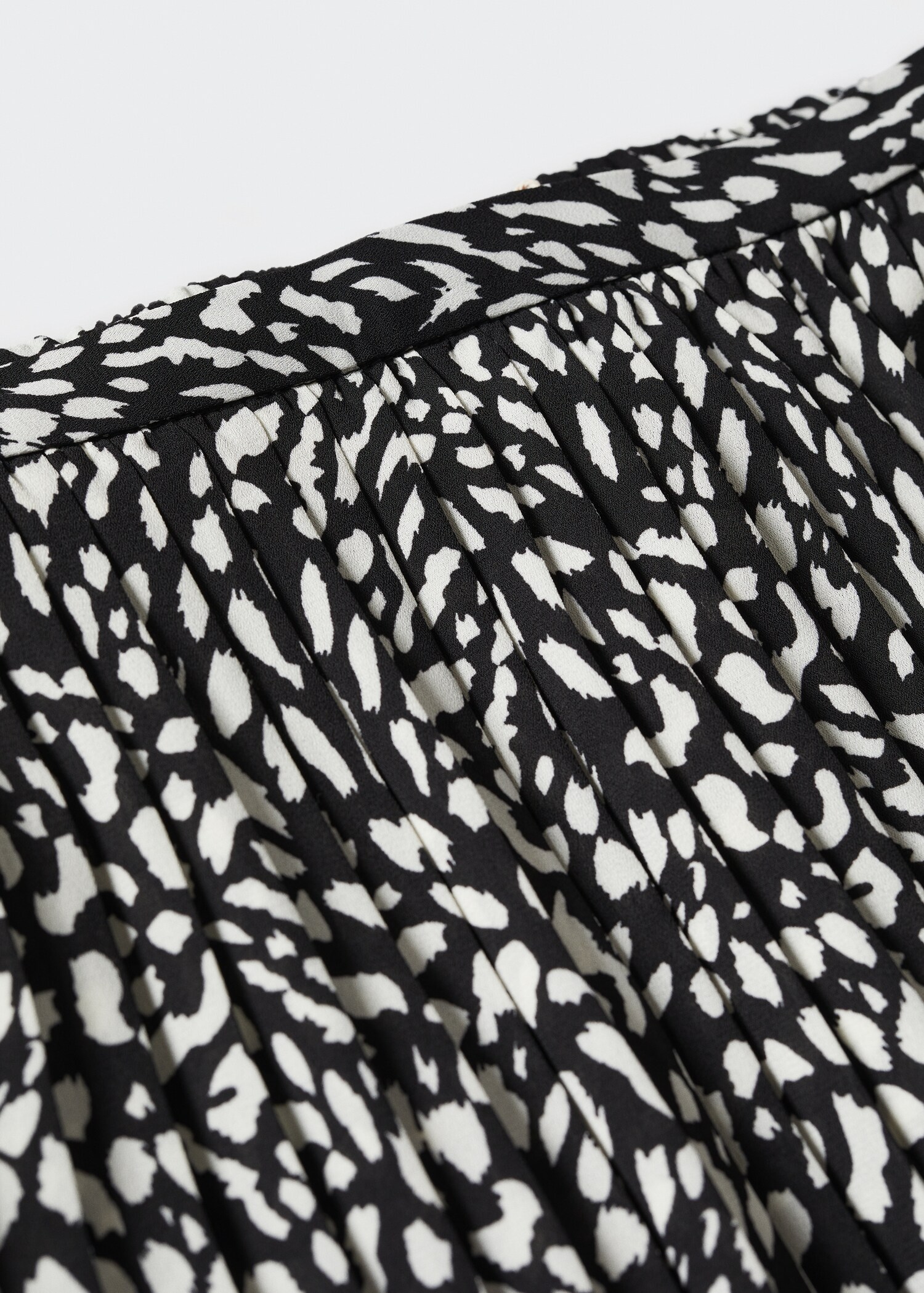 Pleated crossover skirt - Details of the article 8