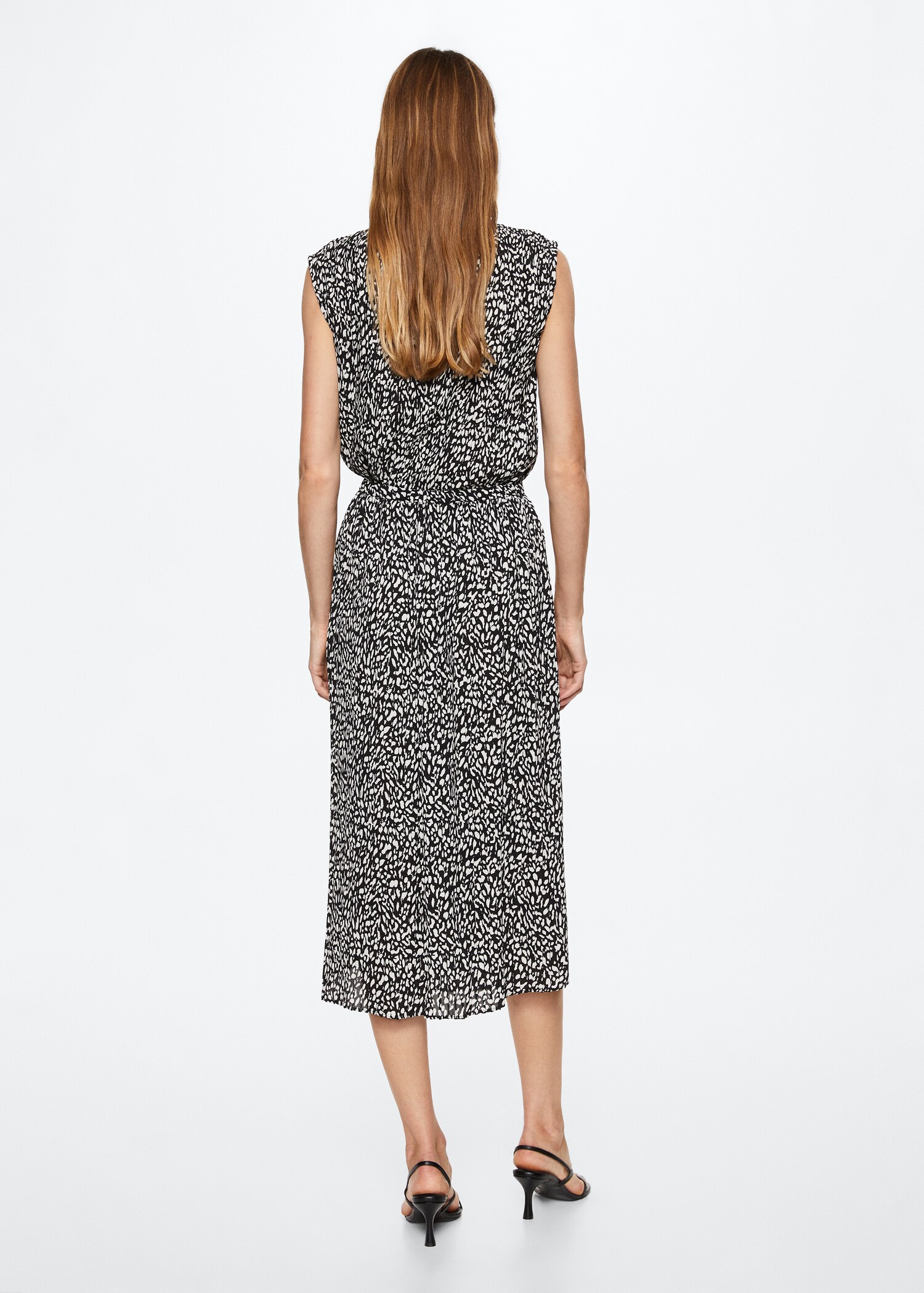 Pleated crossover skirt - Reverse of the article