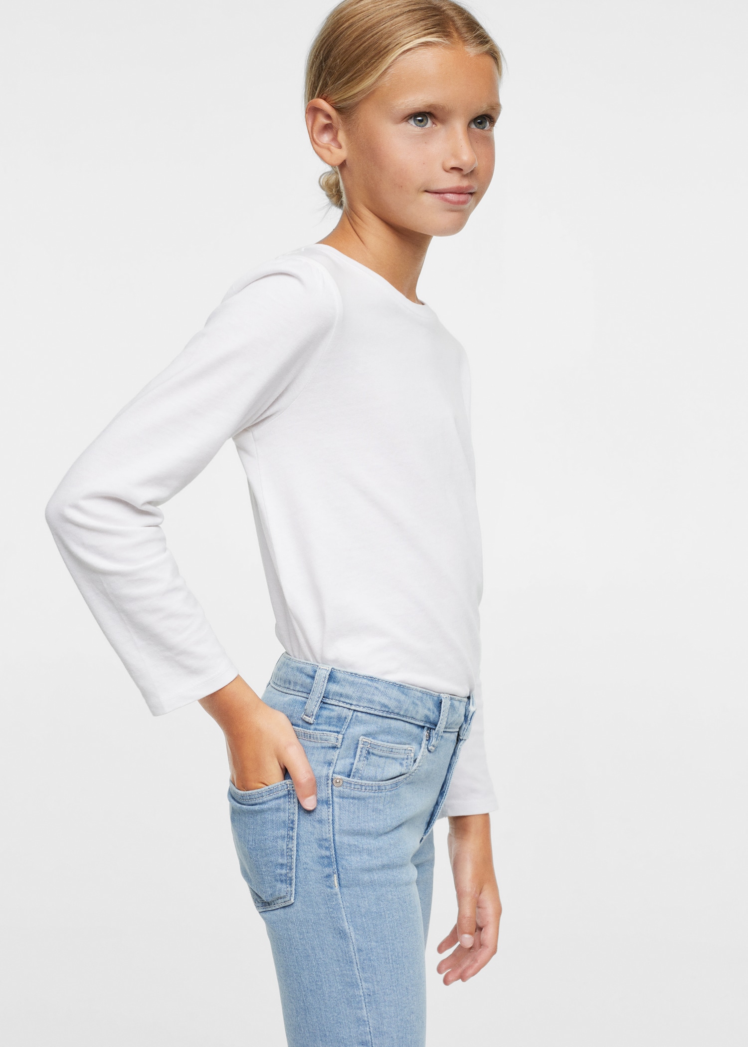 Skinny jeans with frayed hem  - Details of the article 2