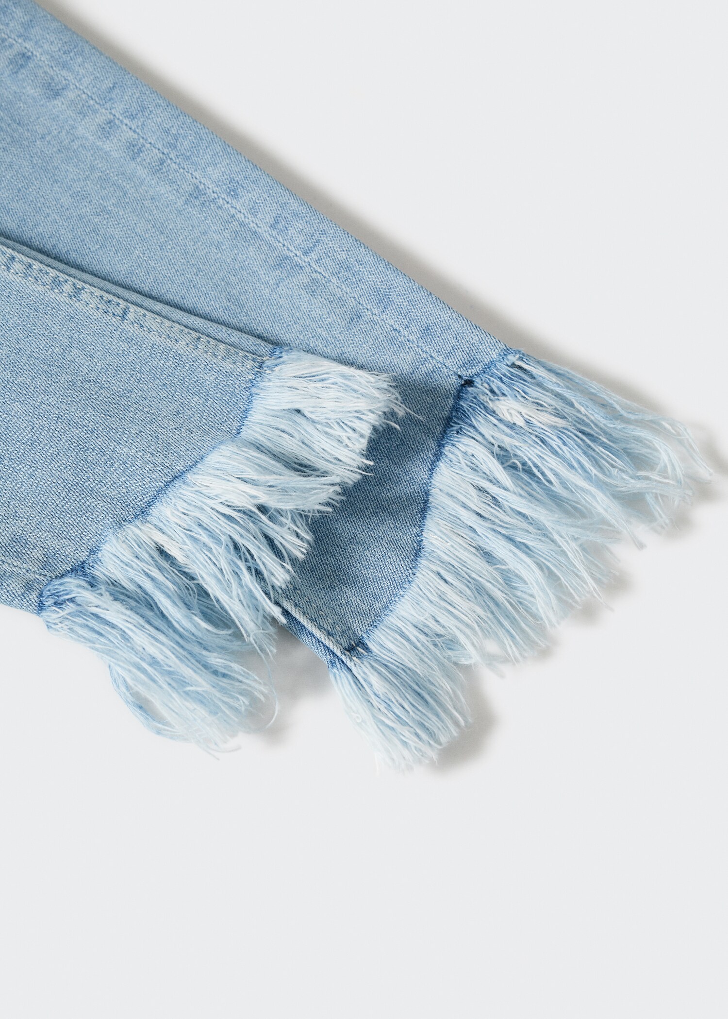 Skinny jeans with frayed hem  - Details of the article 8
