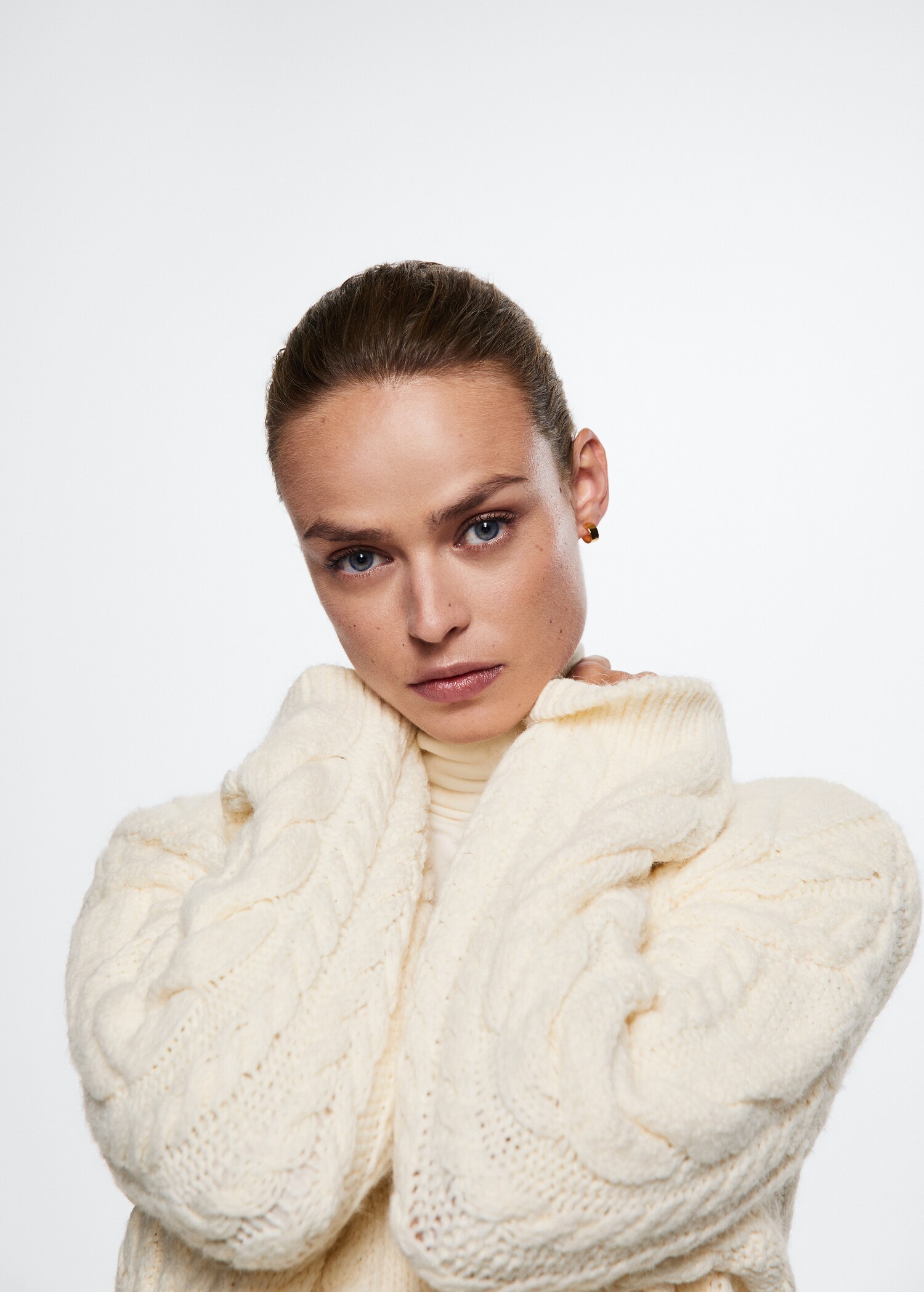 Buttoned knit braided cardigan - Details of the article 1
