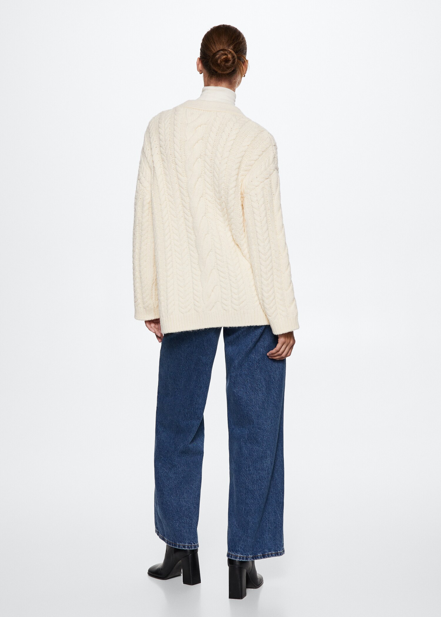 Buttoned knit braided cardigan - Reverse of the article