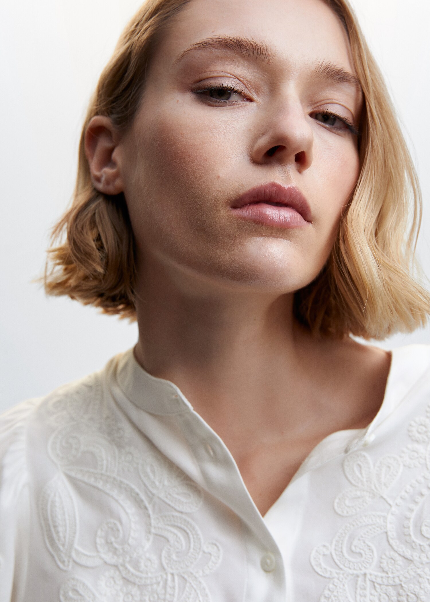 Bluse mit floraler Stickerei - Detail des Artikels 6