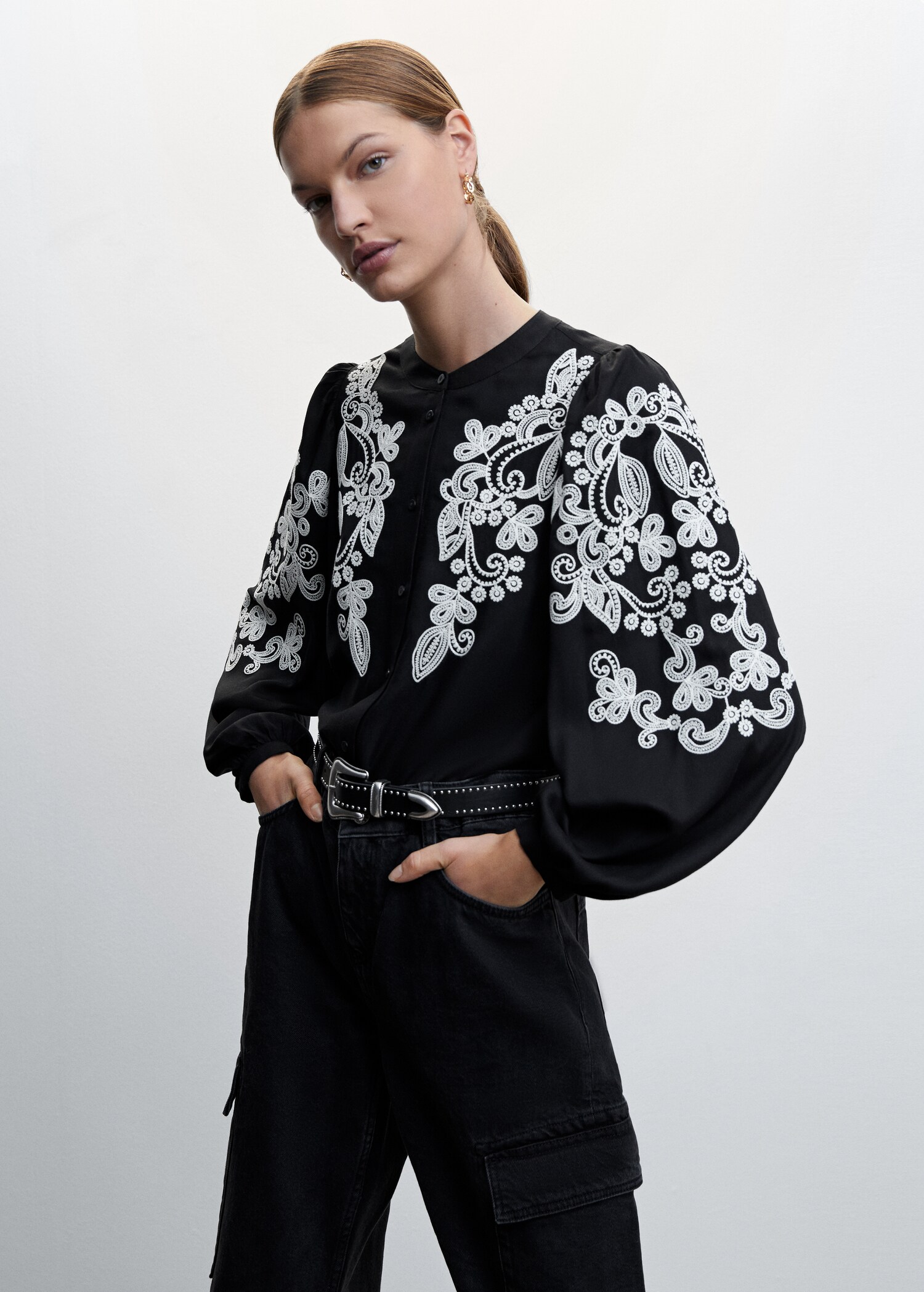 Floral embroidery blouse - Medium plane