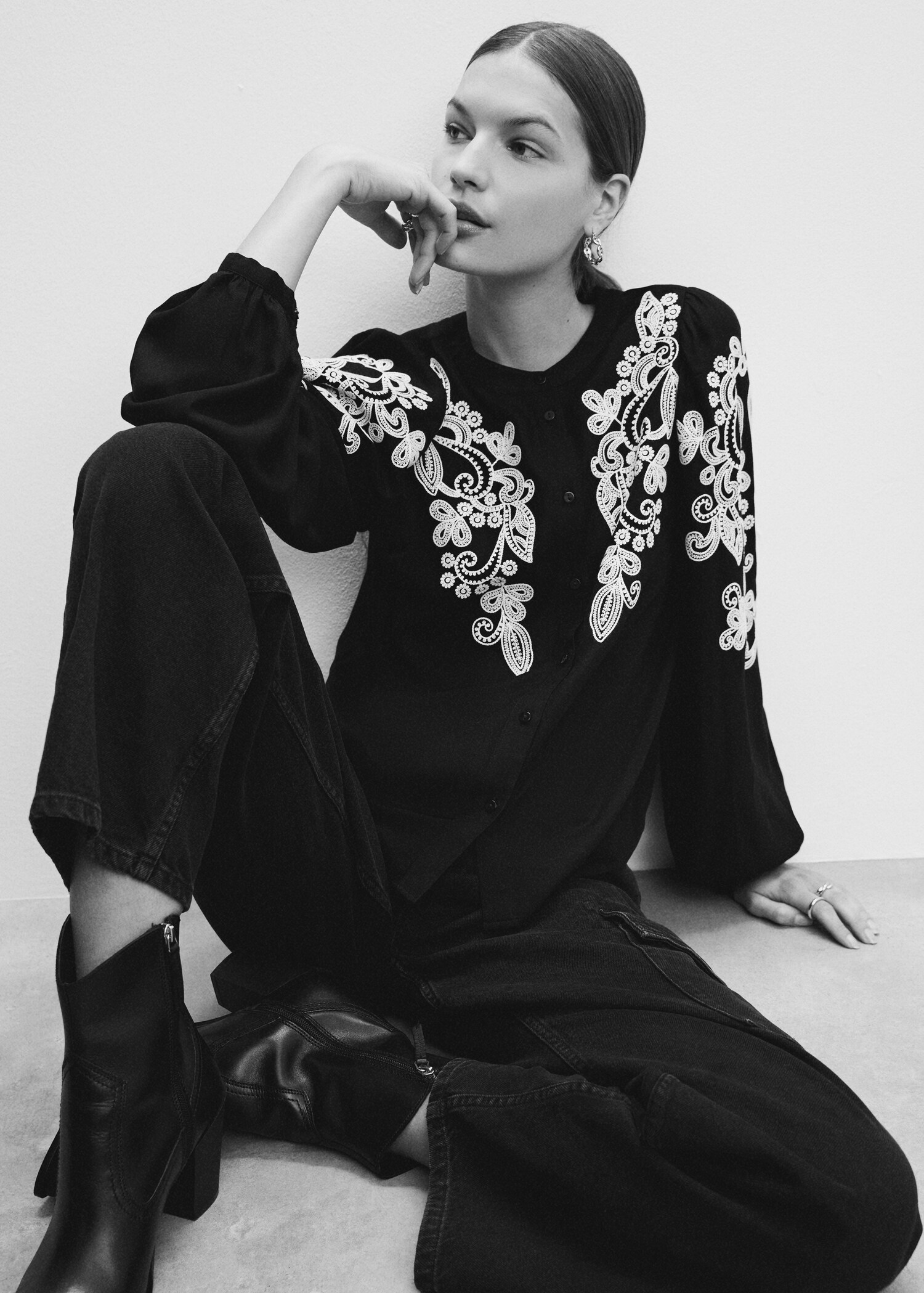 Floral embroidery blouse - Details of the article 1
