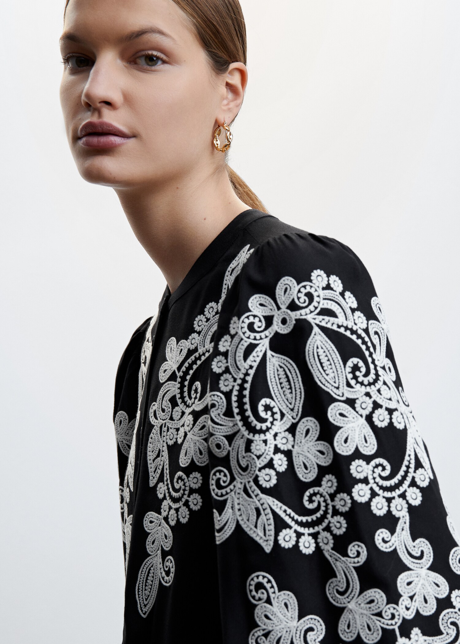Floral embroidery blouse - Details of the article 2