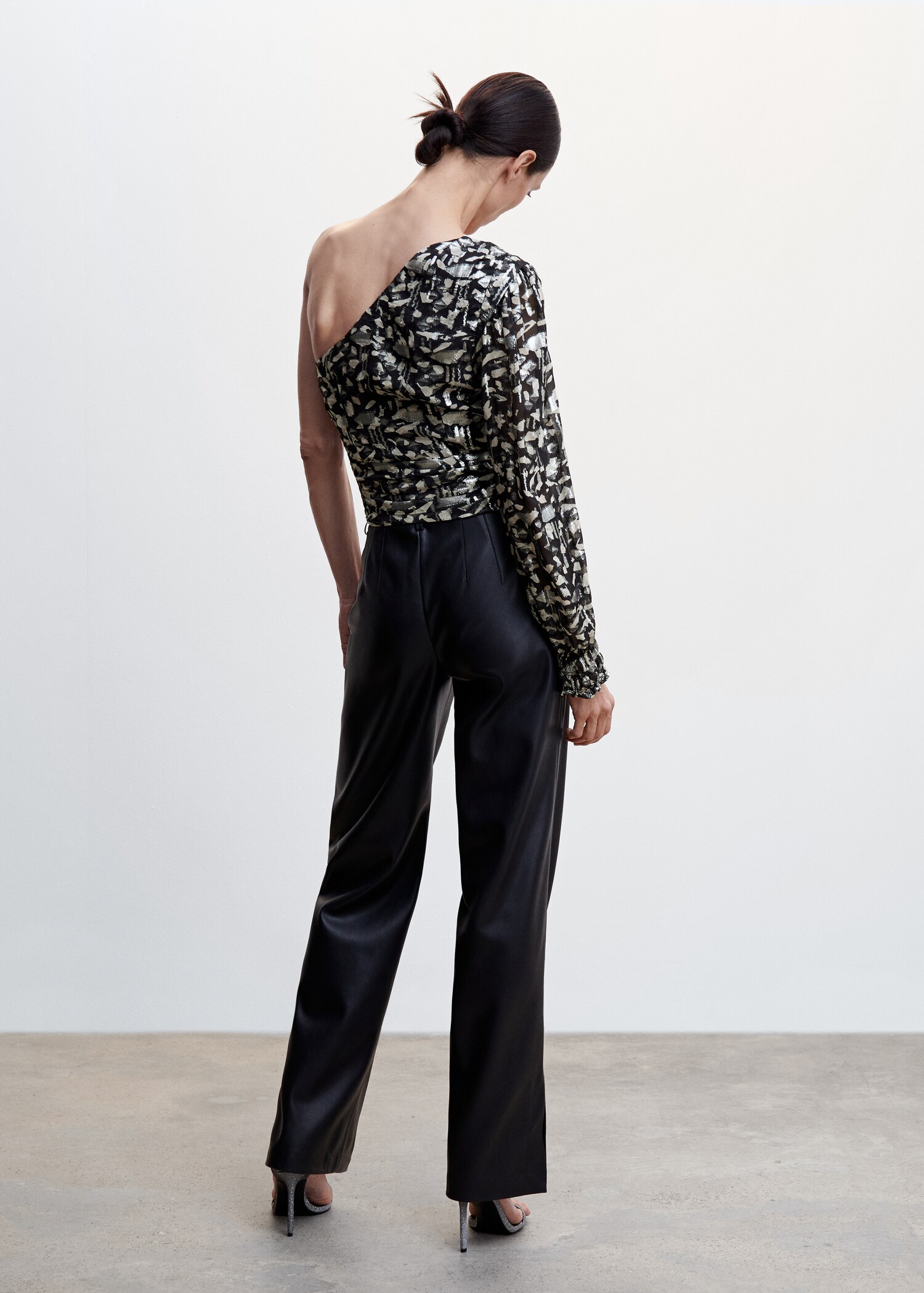 Blusa asimetrica detalle brillo - Reverso del artículo
