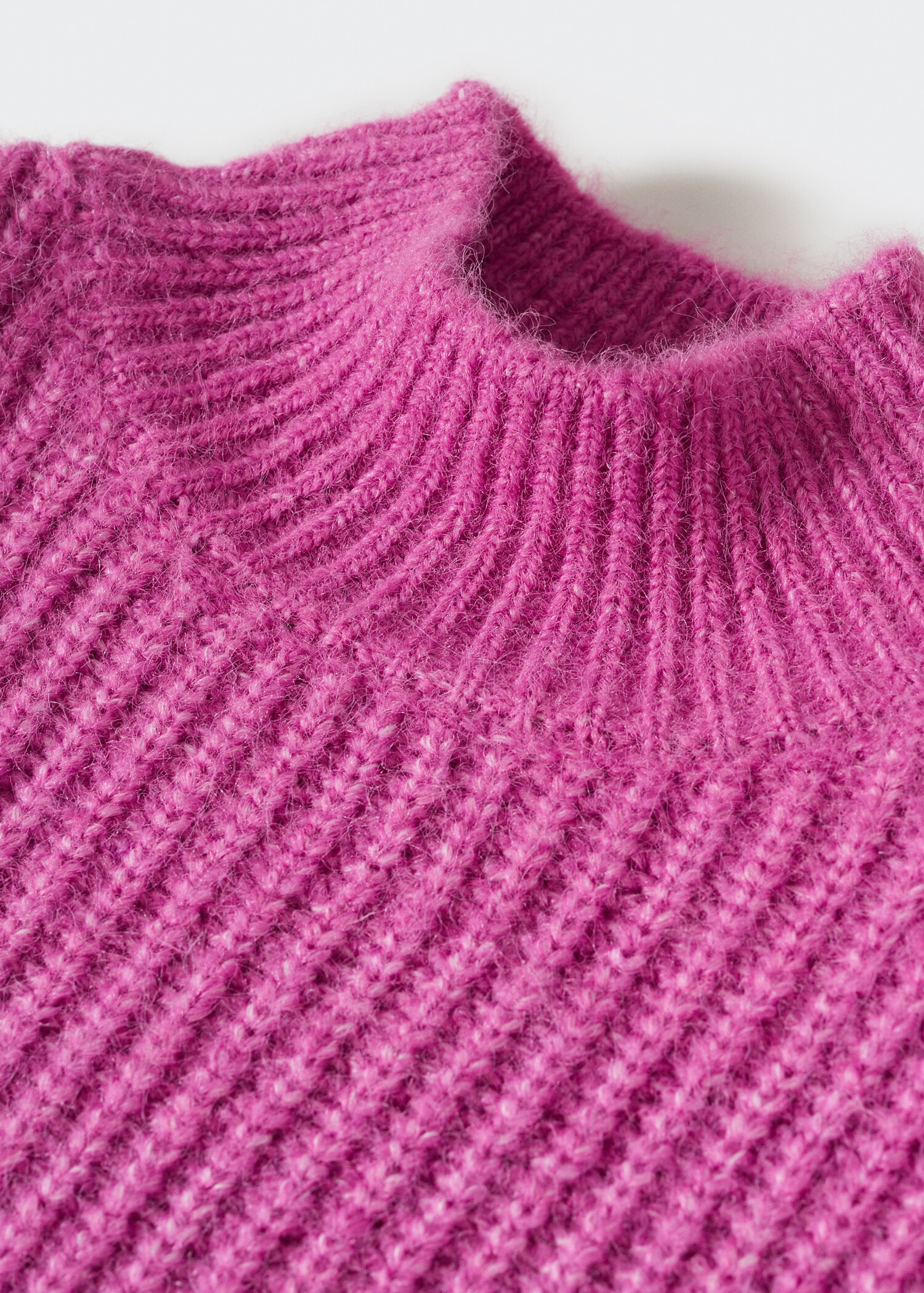 Gerippter Pullover mit halbhohem Kragen - Detail des Artikels 8