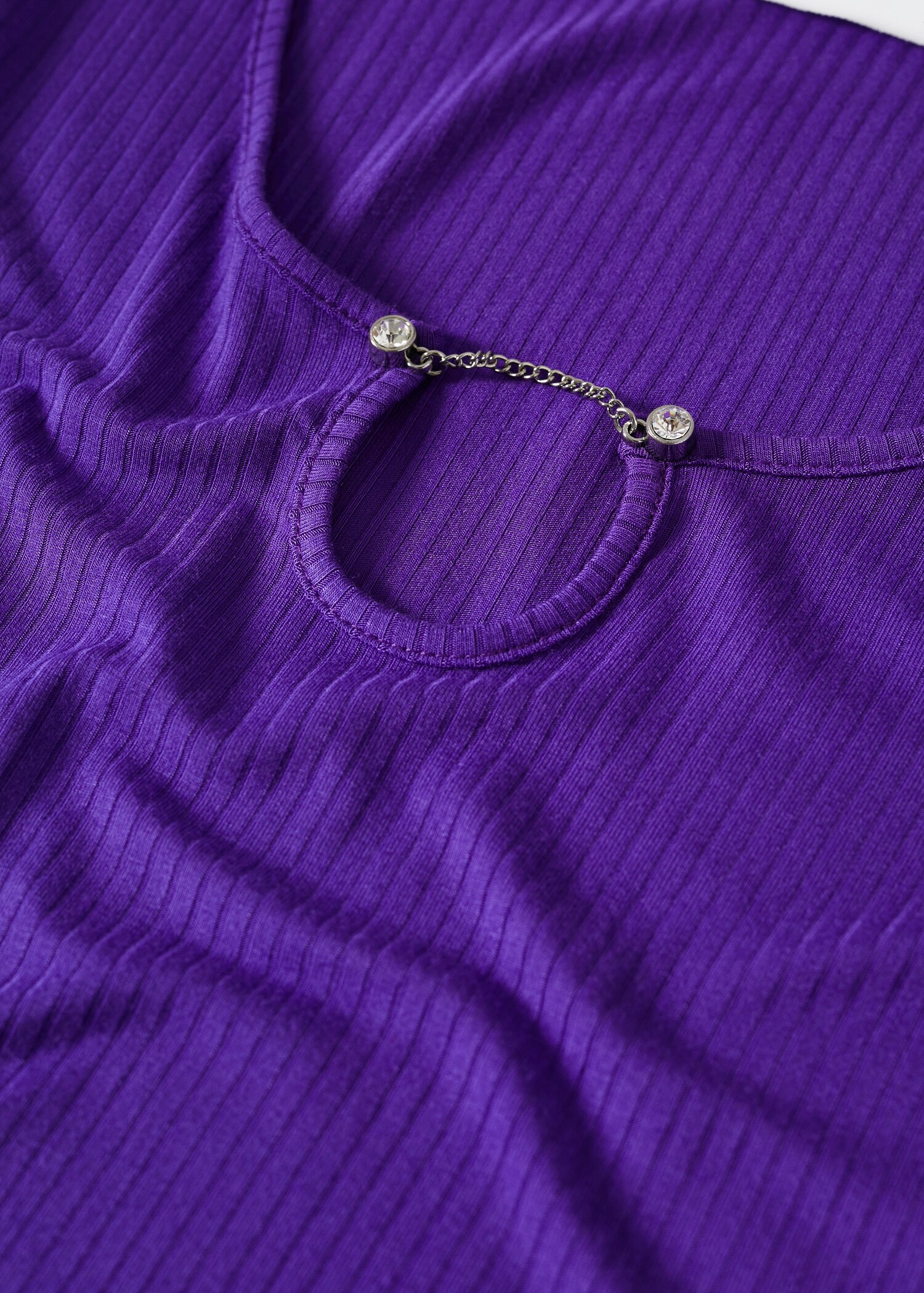 Ripp-T-Shirt mit schmuckverziertem Ausschnitt - Detail des Artikels 8
