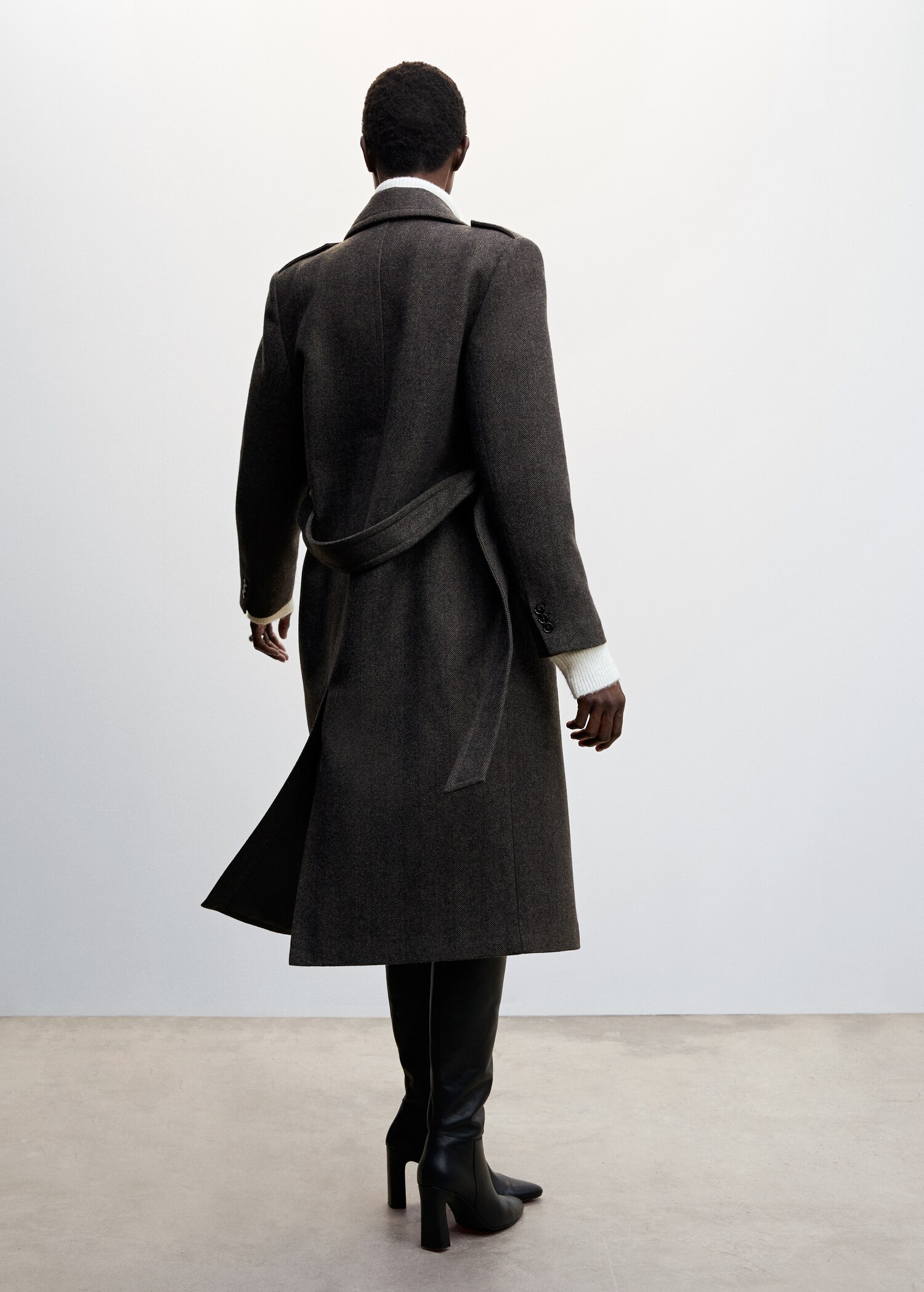 Buttoned wool coat - Reverse of the article